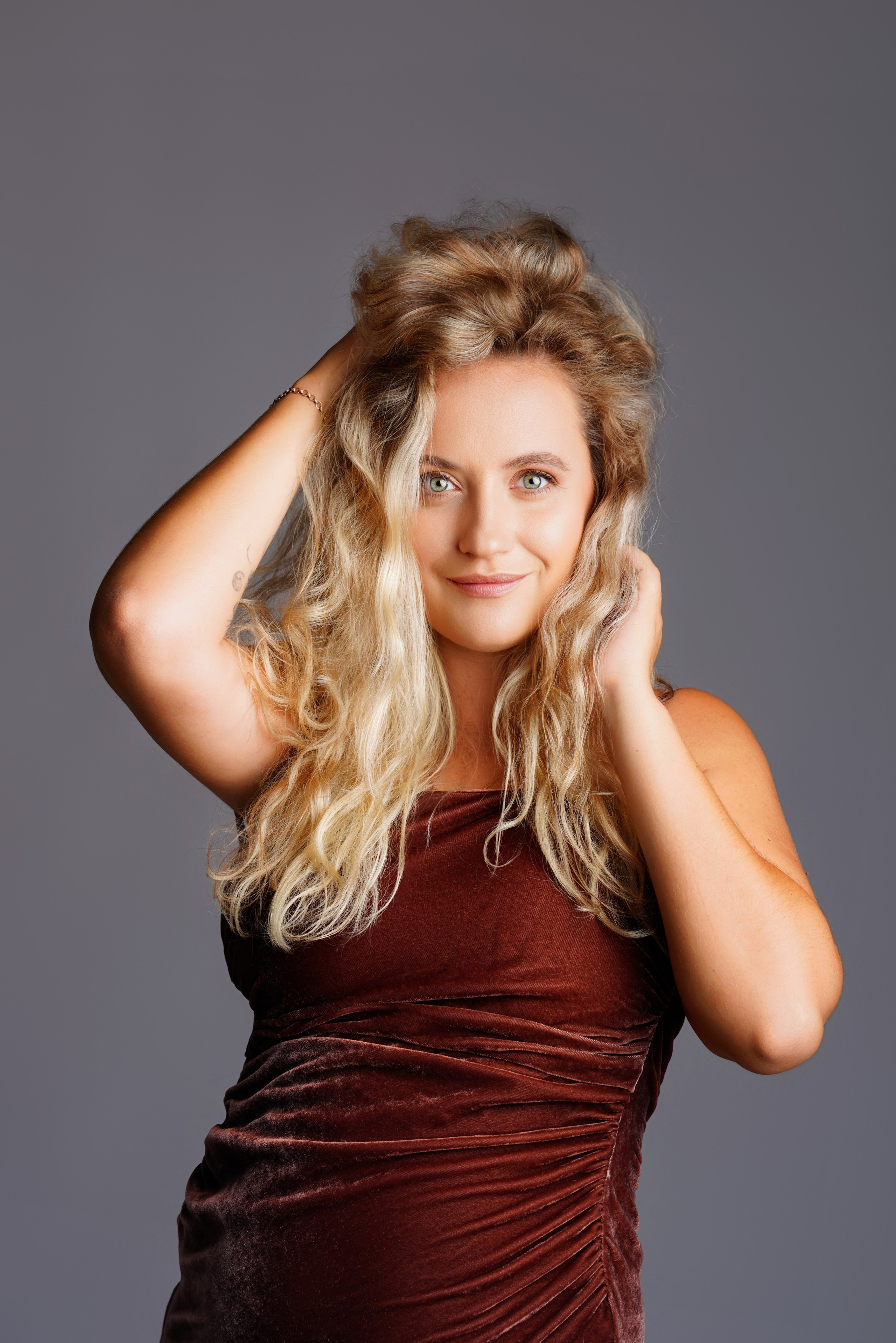 Anastasia. Neugeborenenfotografin und Retoucher in Augsburg Nastassia Schneider