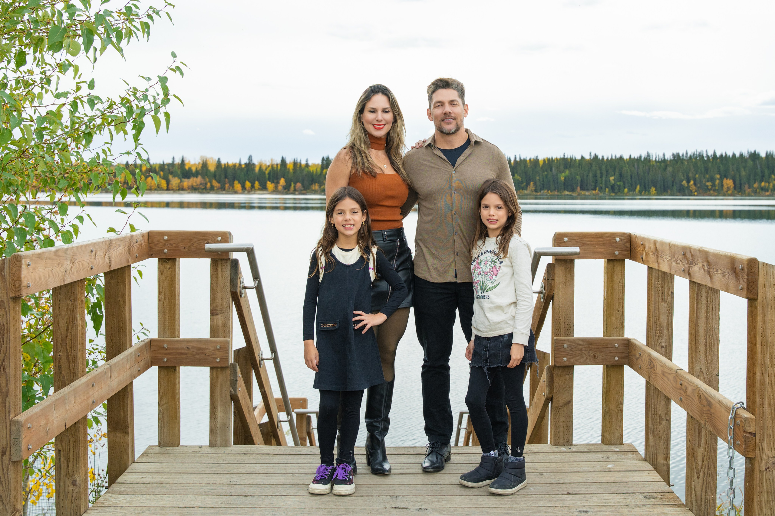 Ariana’s Family. Carlos Lima Photography — Photographer in Calgary