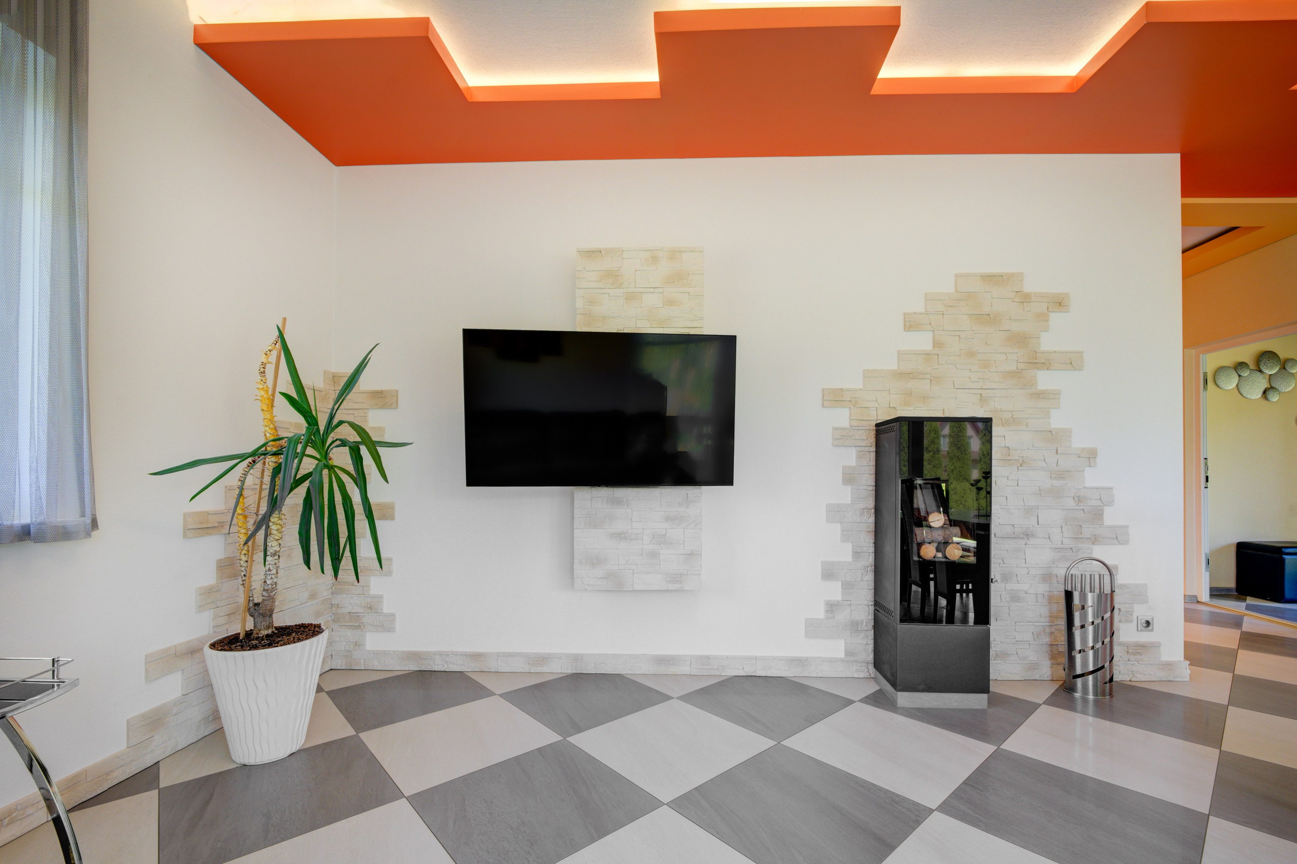 Žudiškių k. Ežero g. 70, Rešes sen. Elina Sapiega fotografė Vilniuje