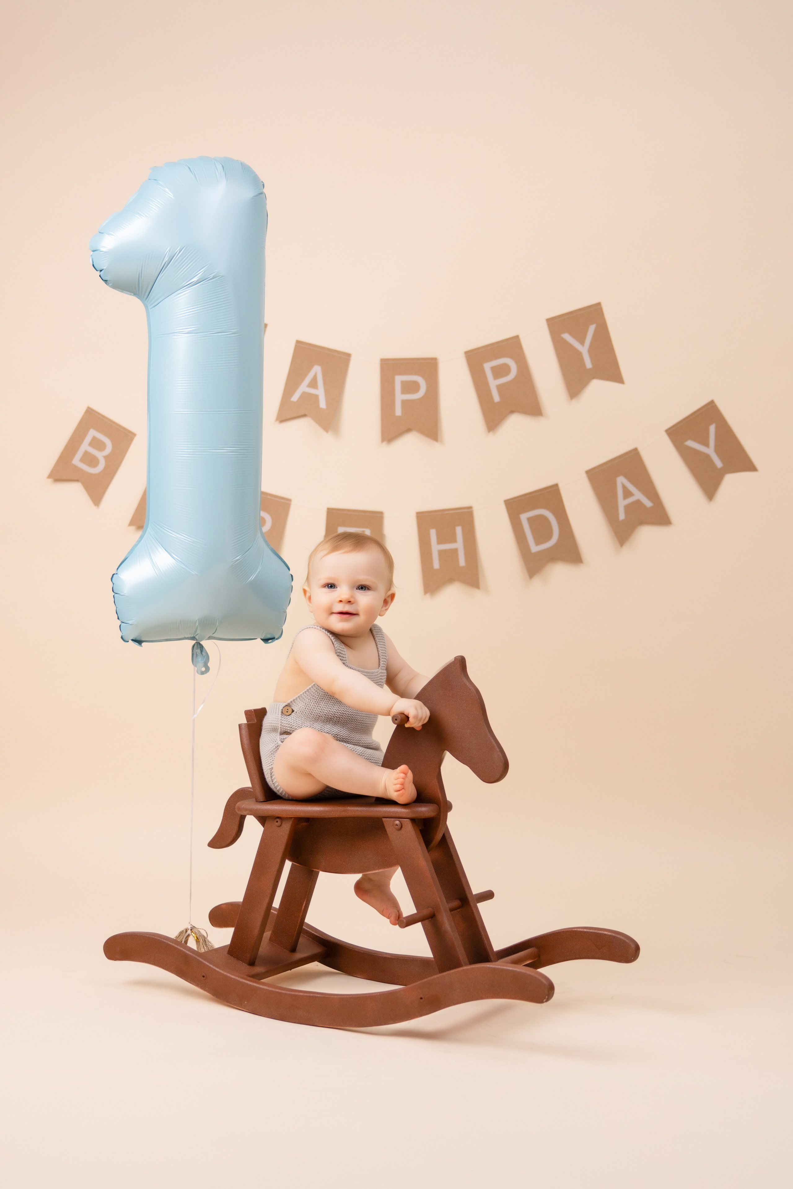 Children’s Birthday & Cake Smash Photoshoot in Dresden | Modern Kids Studio Photography. Family & Maternity Photographer in Dresden Tatiana Mudryak