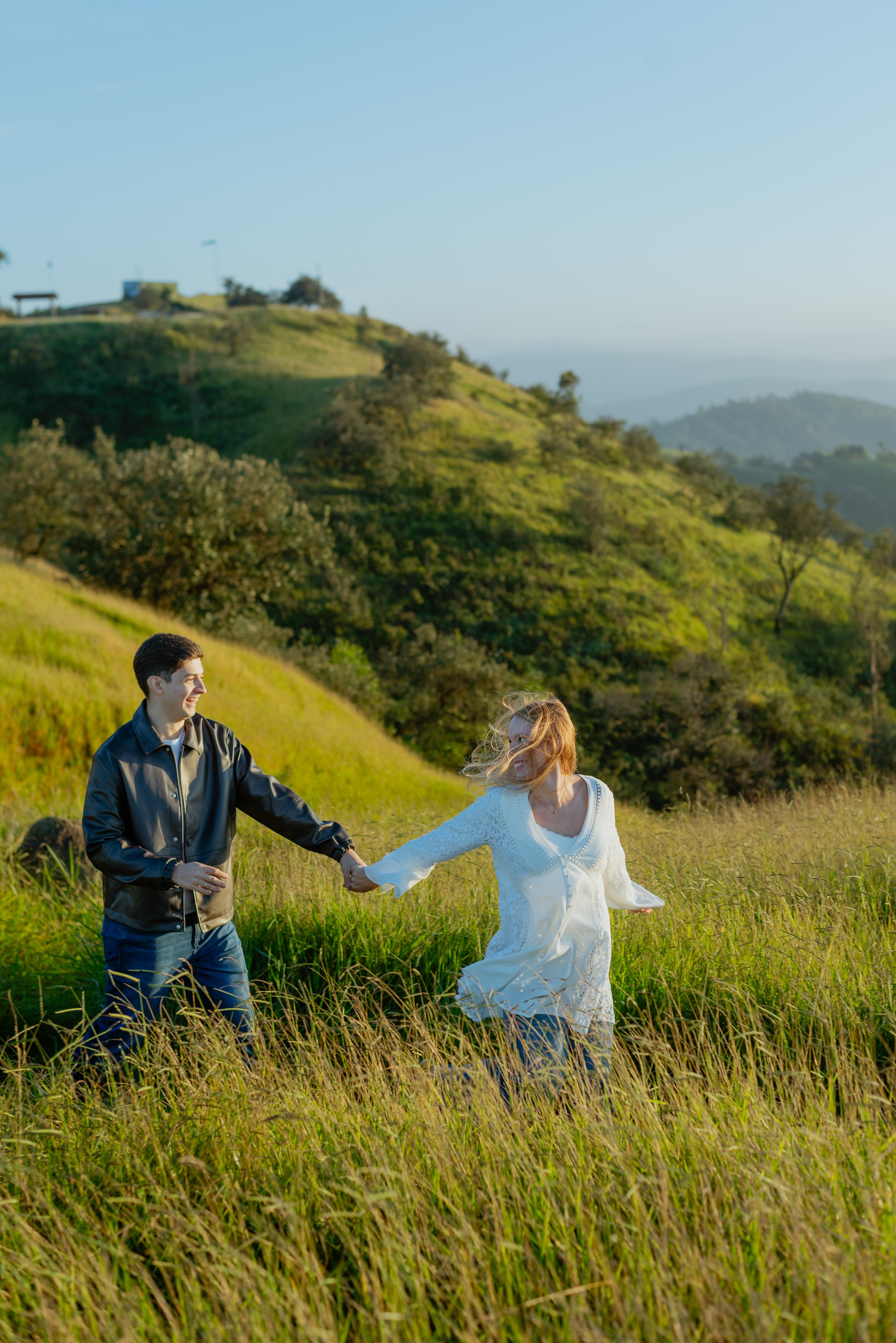 Ensaio Pre-Wedding no Morro do Capuava: Gabi e Raphael | AGA Fotografias. AGA Fotografias | Fotografia de Casamento em São Paulo