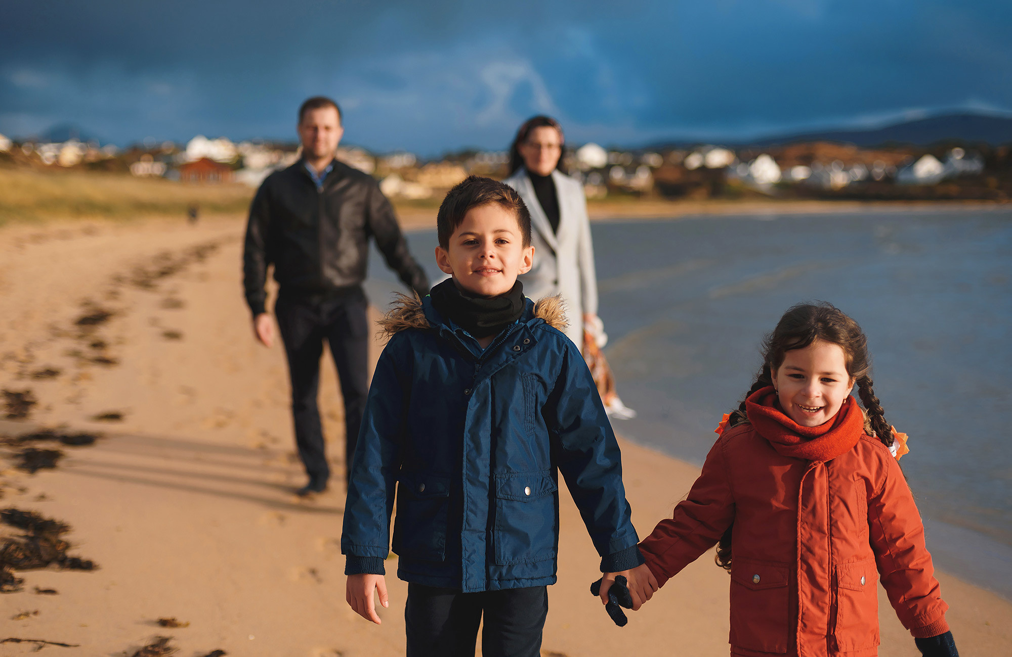 Bunbeg Beach family photographer in Ireland — Andrei Zveaghintev