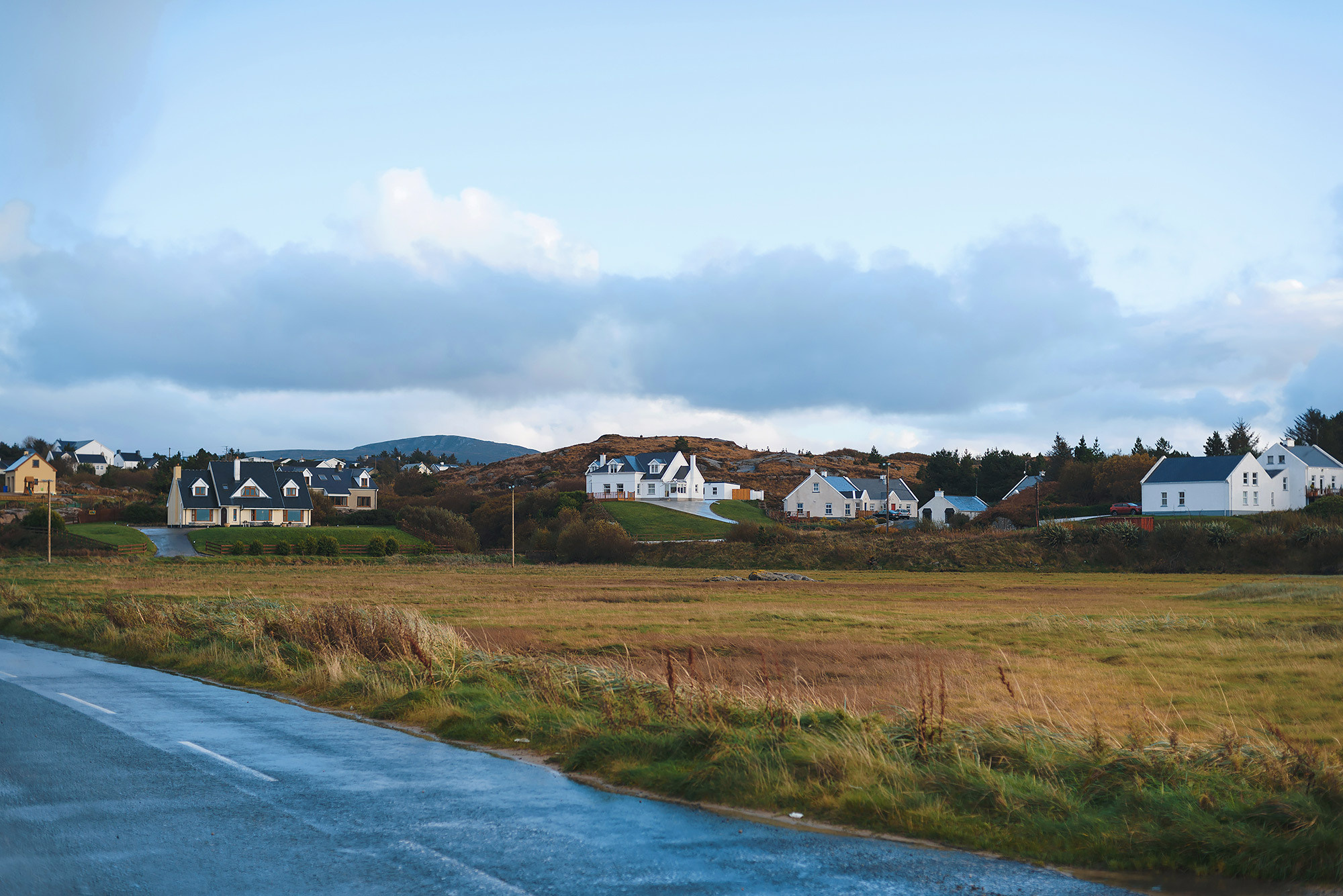 Bunbeg Beach family photographer in Ireland — Andrei Zveaghintev