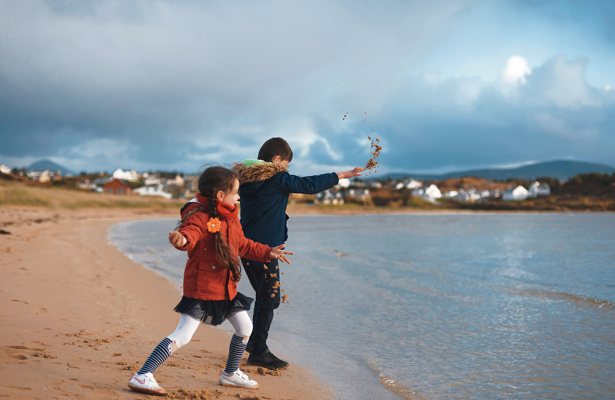 Bunbeg Beach family photographer in Ireland — Andrei Zveaghintev