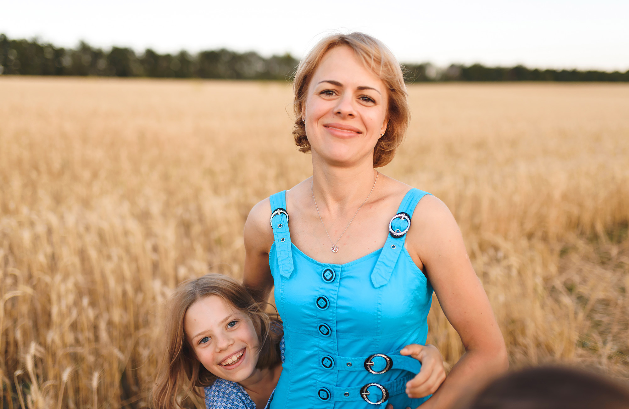Family photography in wheat field — Andrei Zveaghintev