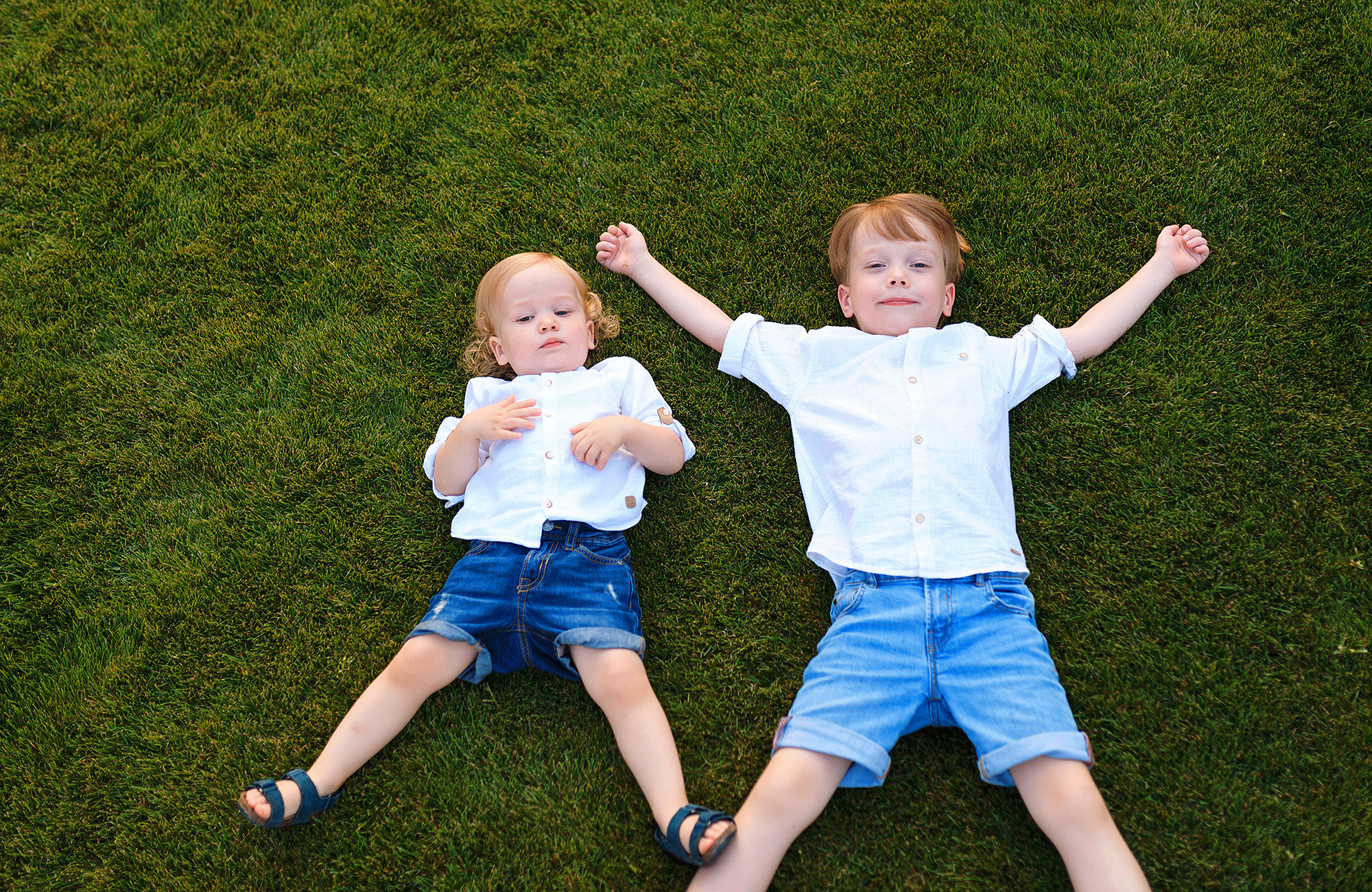 Семейная фотосессия во дворе дома — Дублин, Ирландия