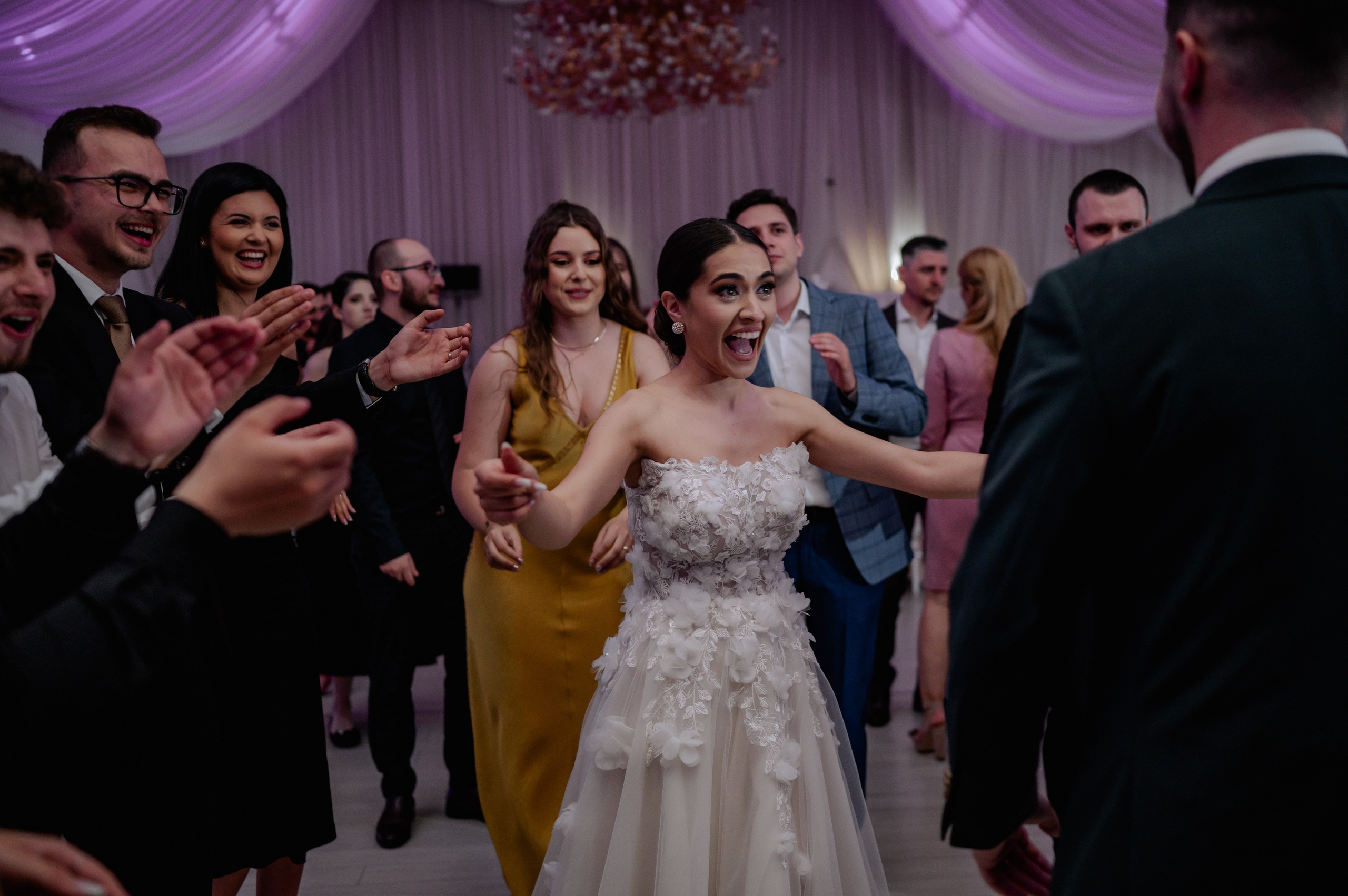 Nunta la Hotel Capitol Iasi. Proud Vision Weddings | Wedding Photography & Film — Servicii profesionale Foto Video Nunta Iasi