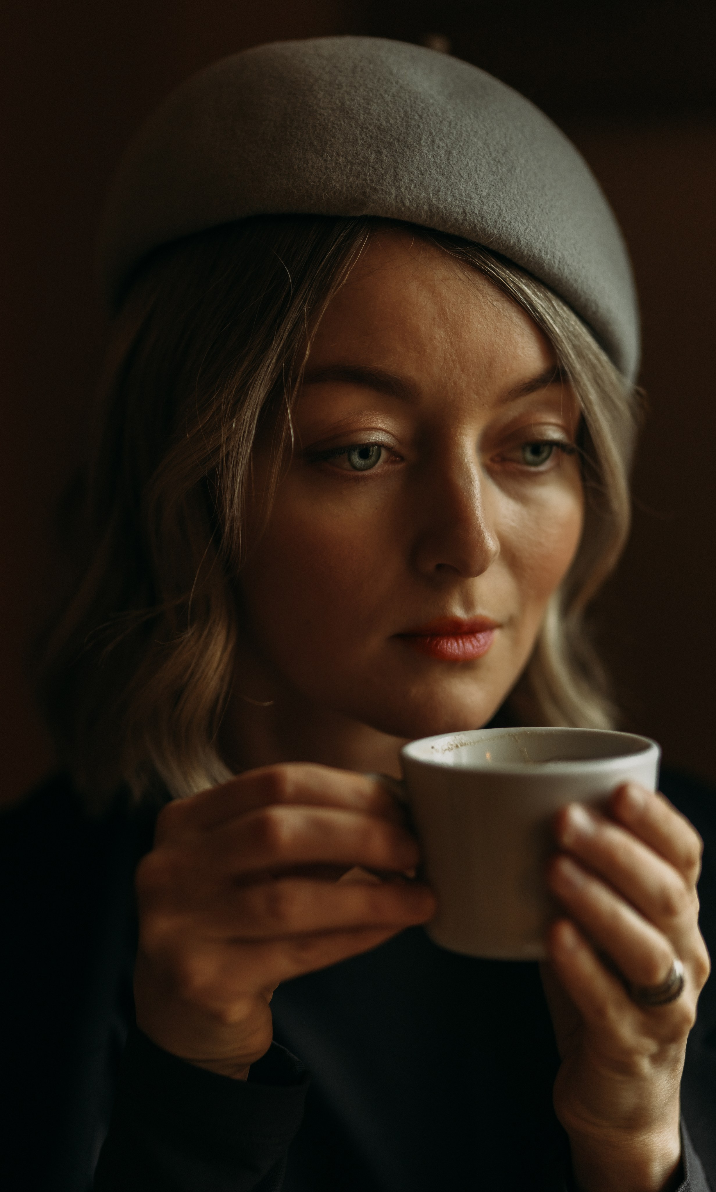 Woman phoshoot. Wedding and potrait photographer in Helsinki Vickan O