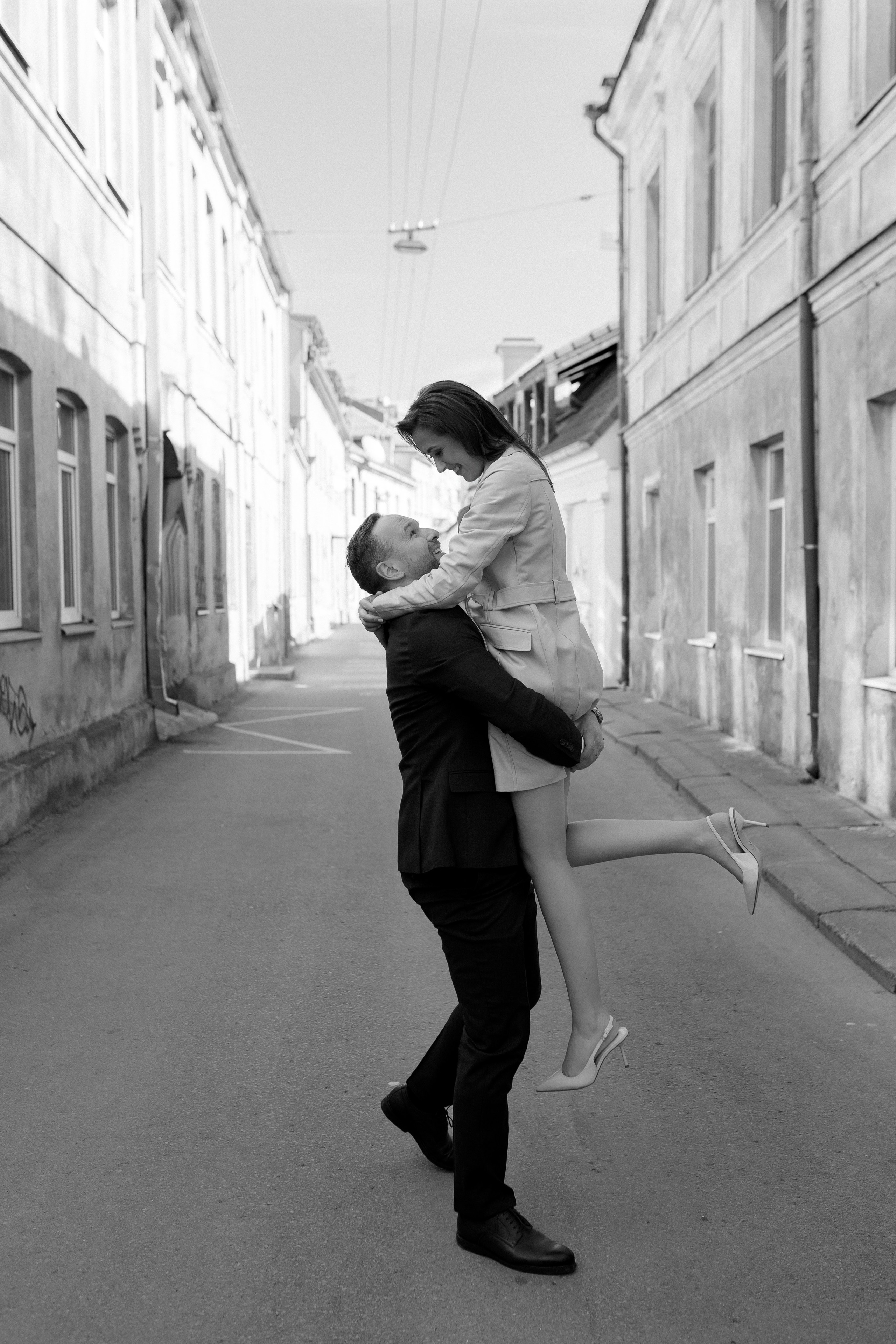 Monika ir Vytautas — miestu alsuojanti trumpa jaunųjų fotosesija Kaune