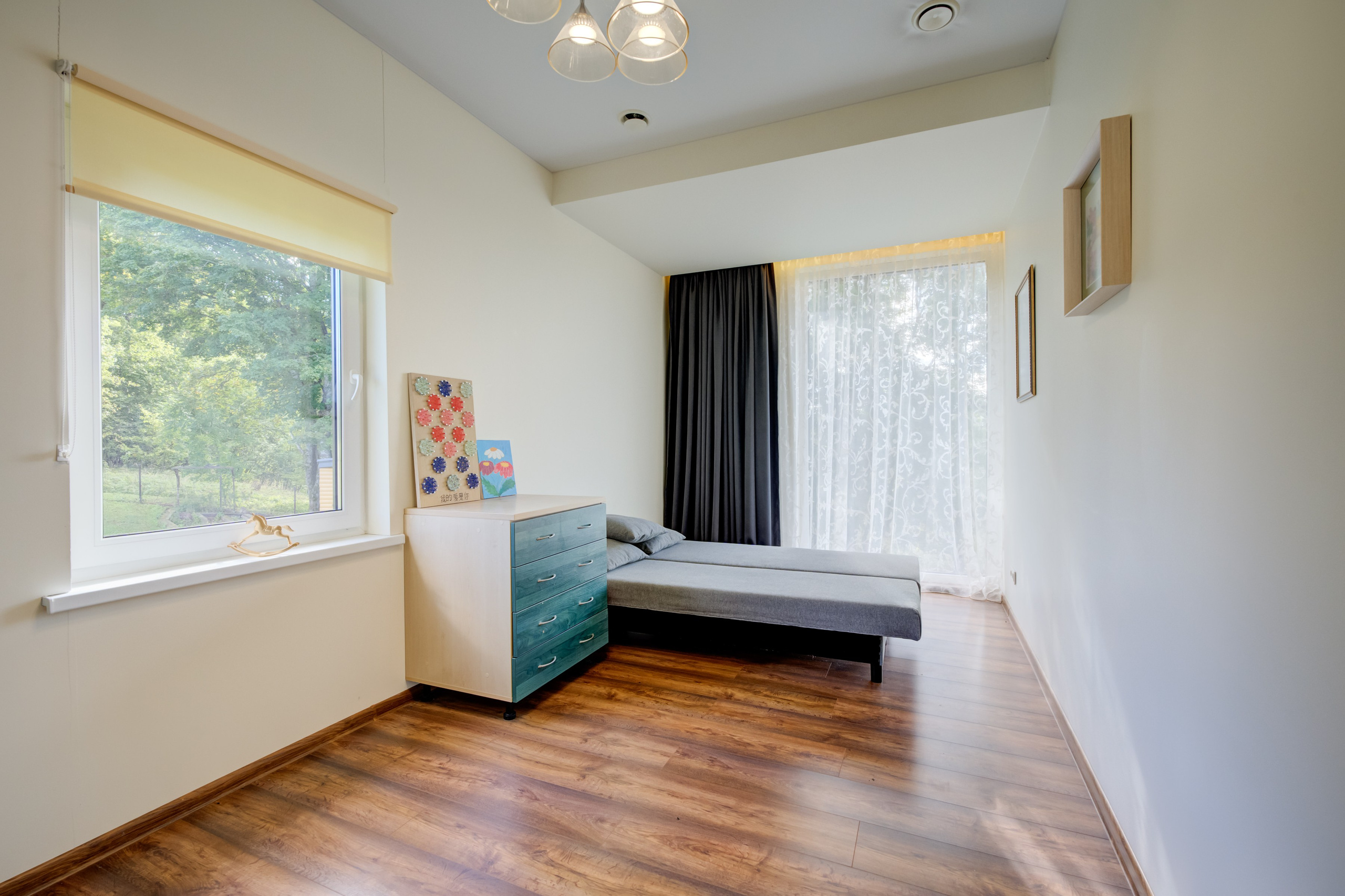 Sadyba Vinliaus r. prie ežero. Elina Sapiega fotografė Vilniuje