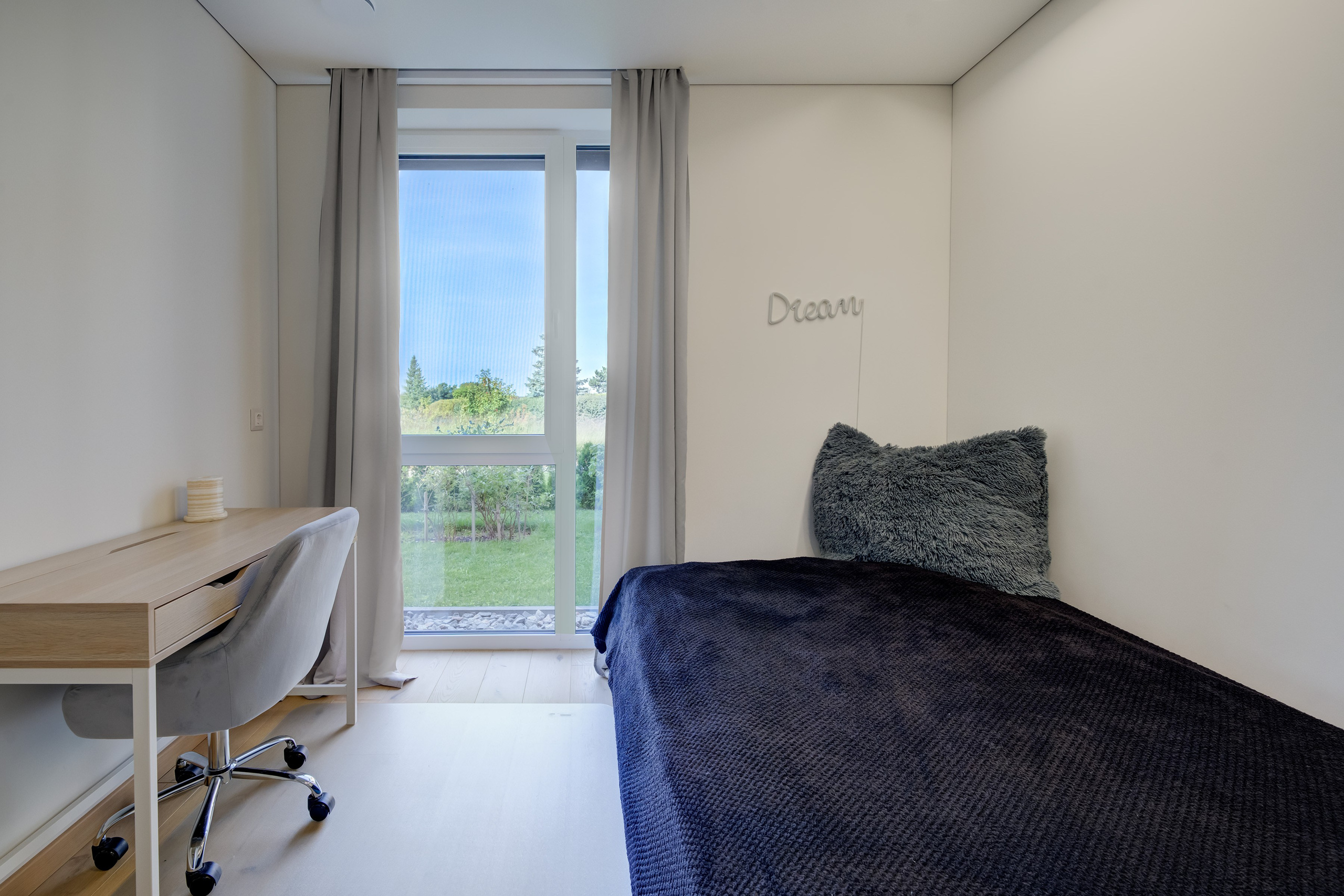 Gilužio g. 49, 2k. butas prie ežero. Elina Sapiega fotografė Vilniuje