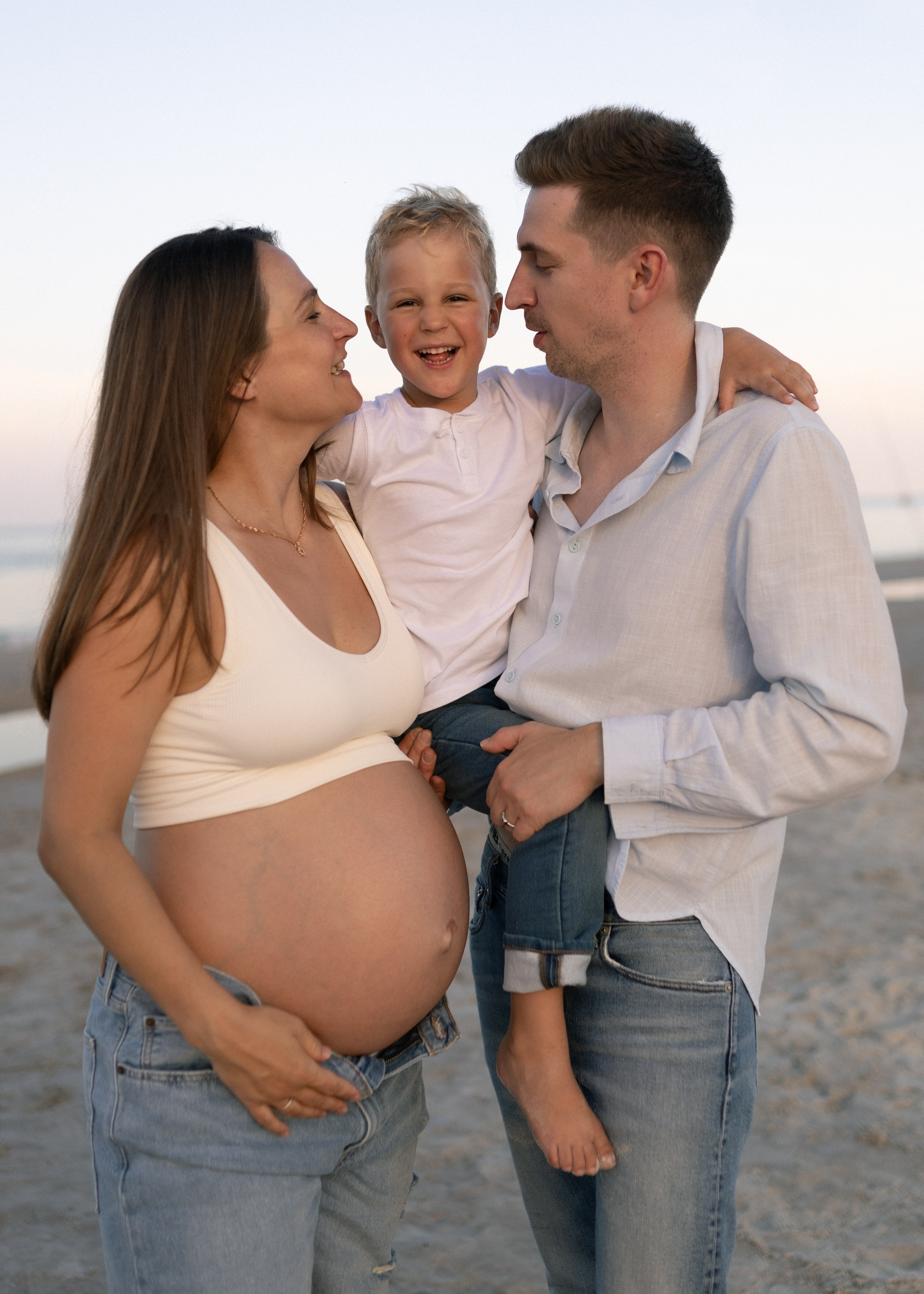 T + A Maternity at the Beach. Portrait and couples photographer in Florida, Valeriia Honcharova