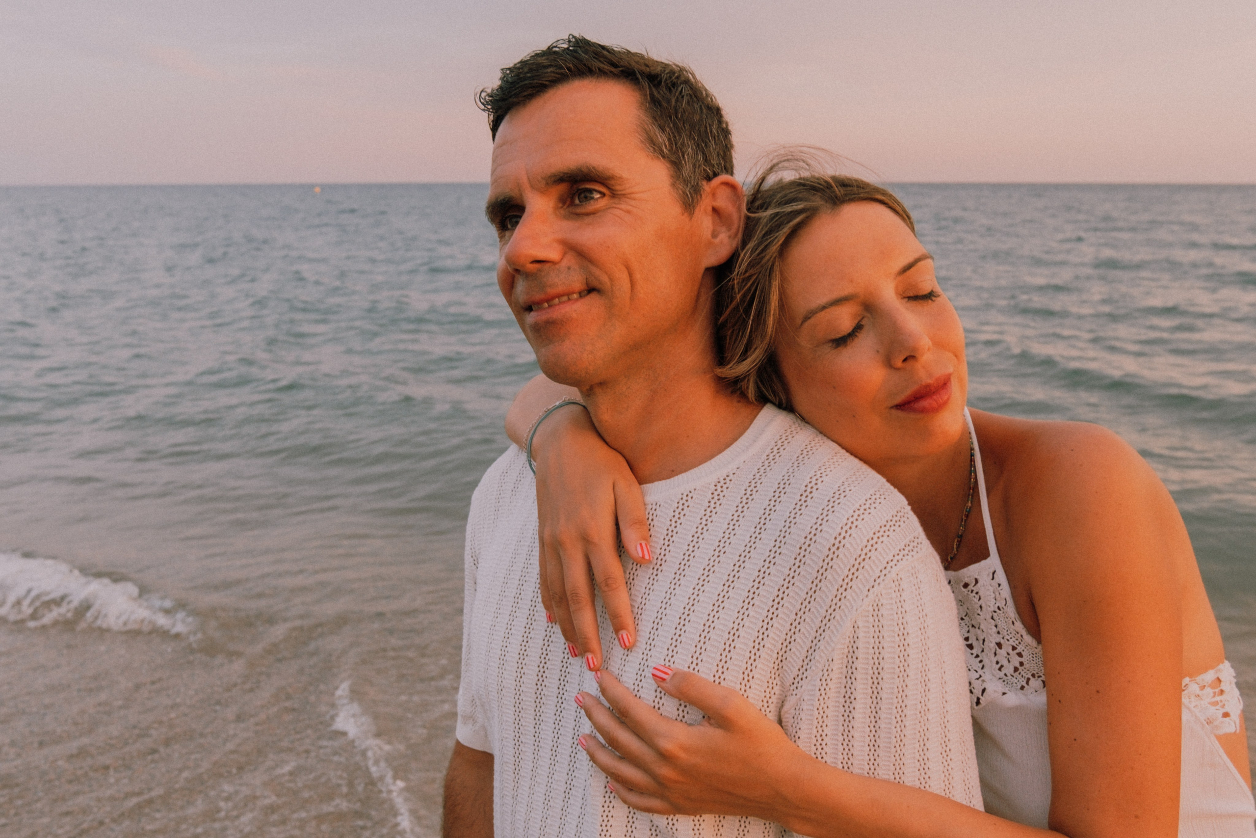 Sesión embarazo en la playa. Fotografía profesional en Calafell - Elena Medvedeva