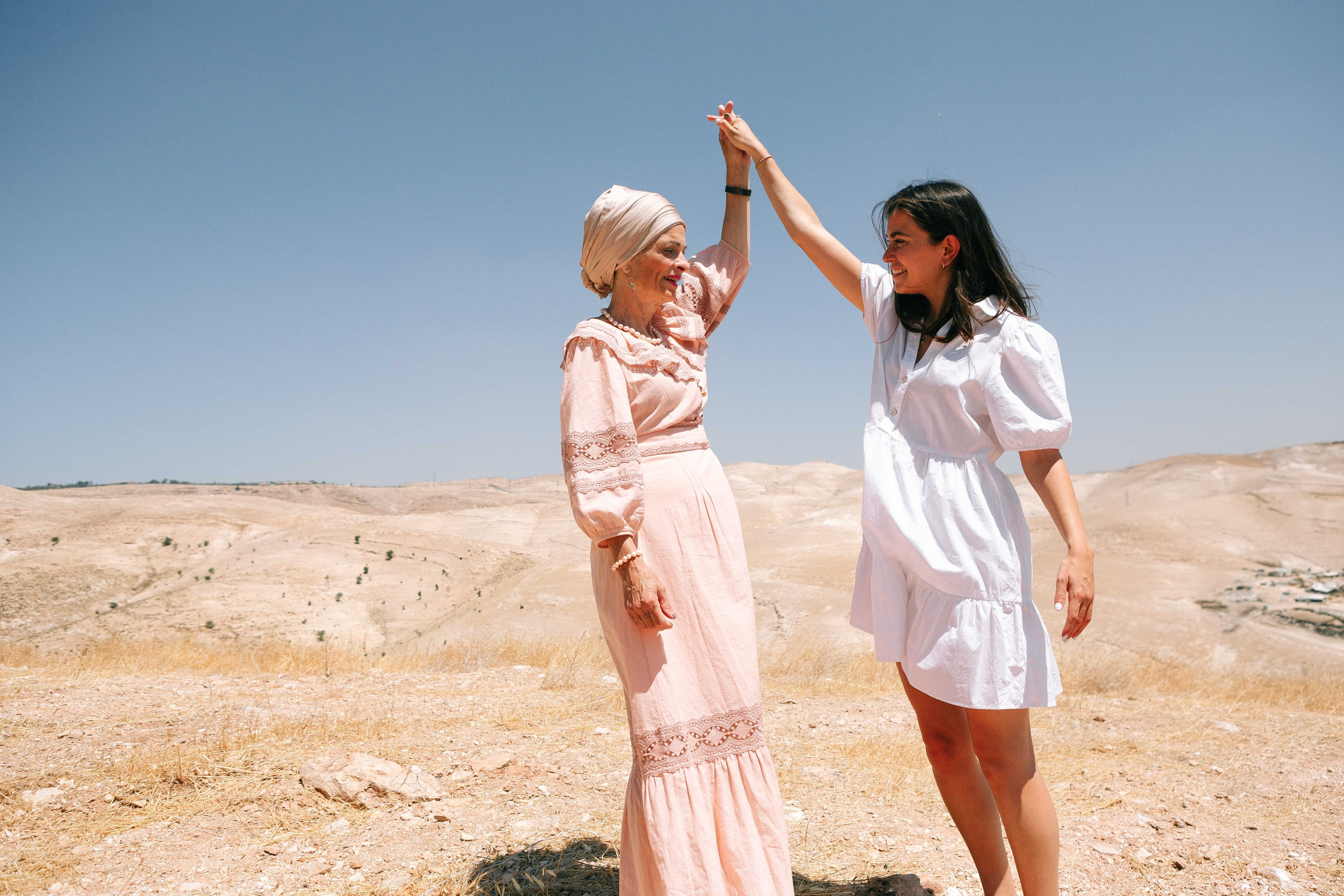MAALE ADUMIM, HOME PHOTO SESSION + DESERT. Https://shi-photo.com/