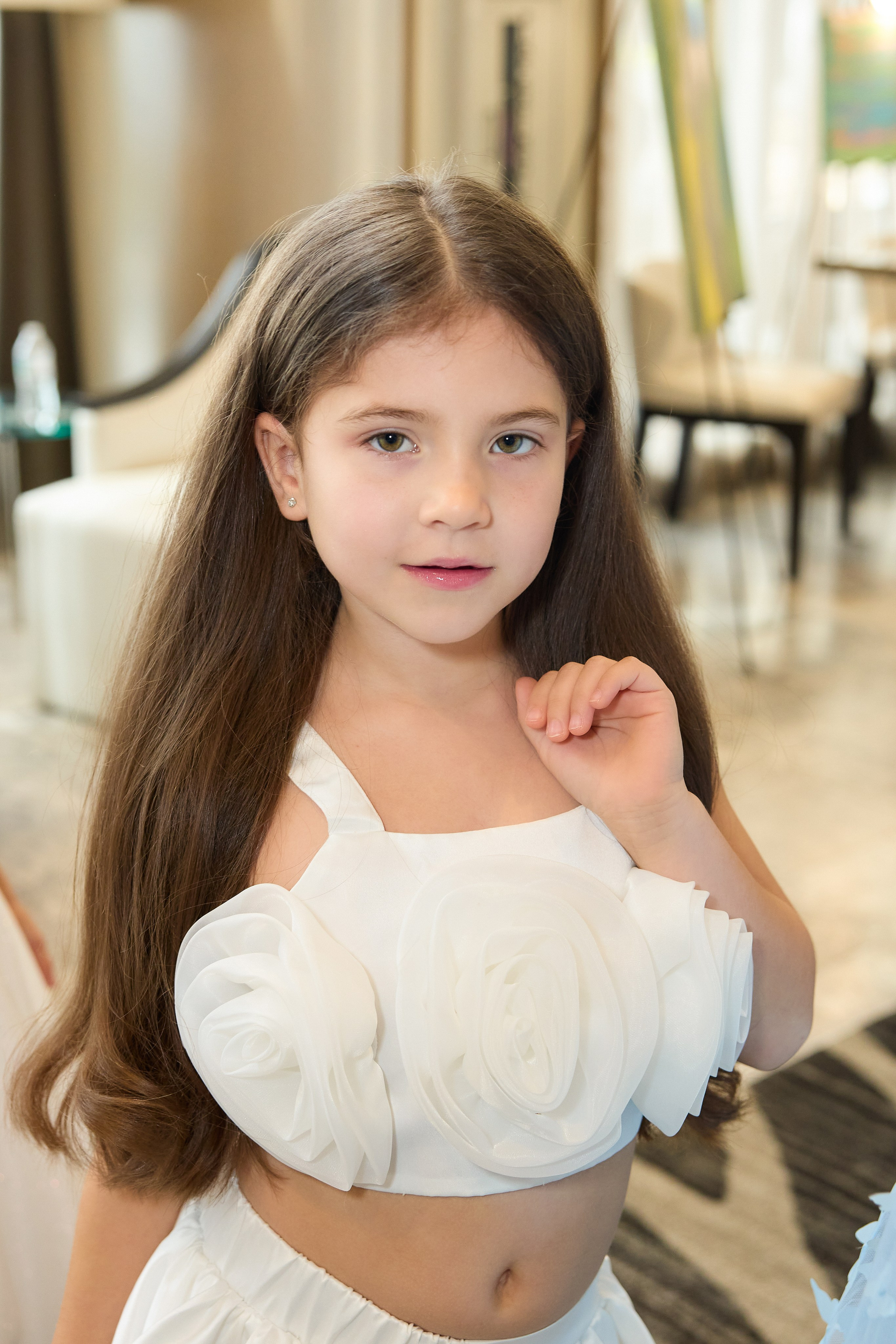 Авторская благотворительная художественная выставка Дианы Бортник. Фотограф Юлия Маковеева