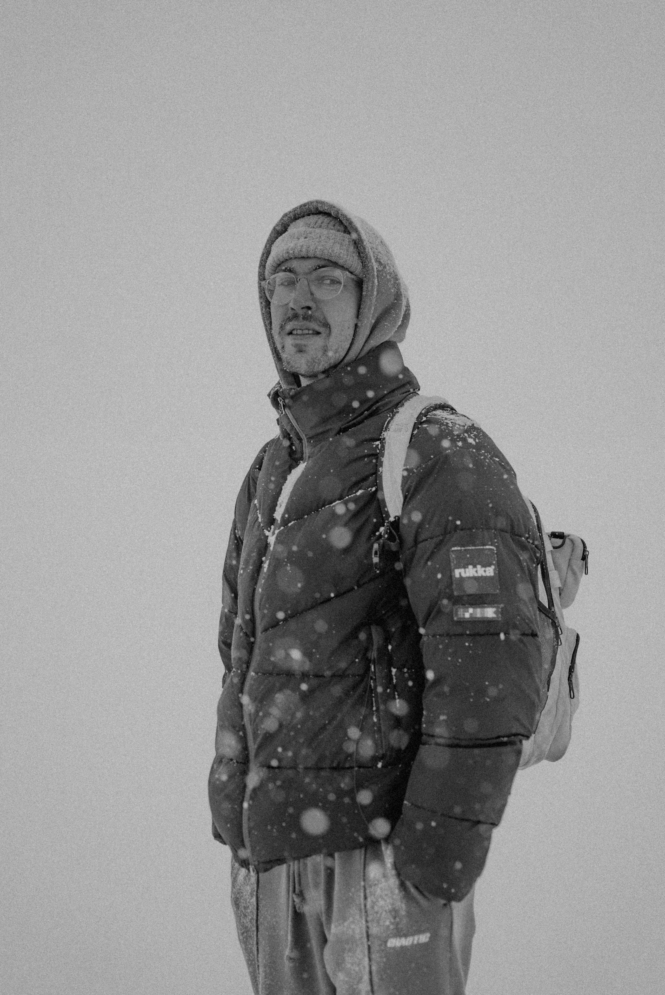 2025. Стрит-фотография, полная абсурда, идиотизма и красоты