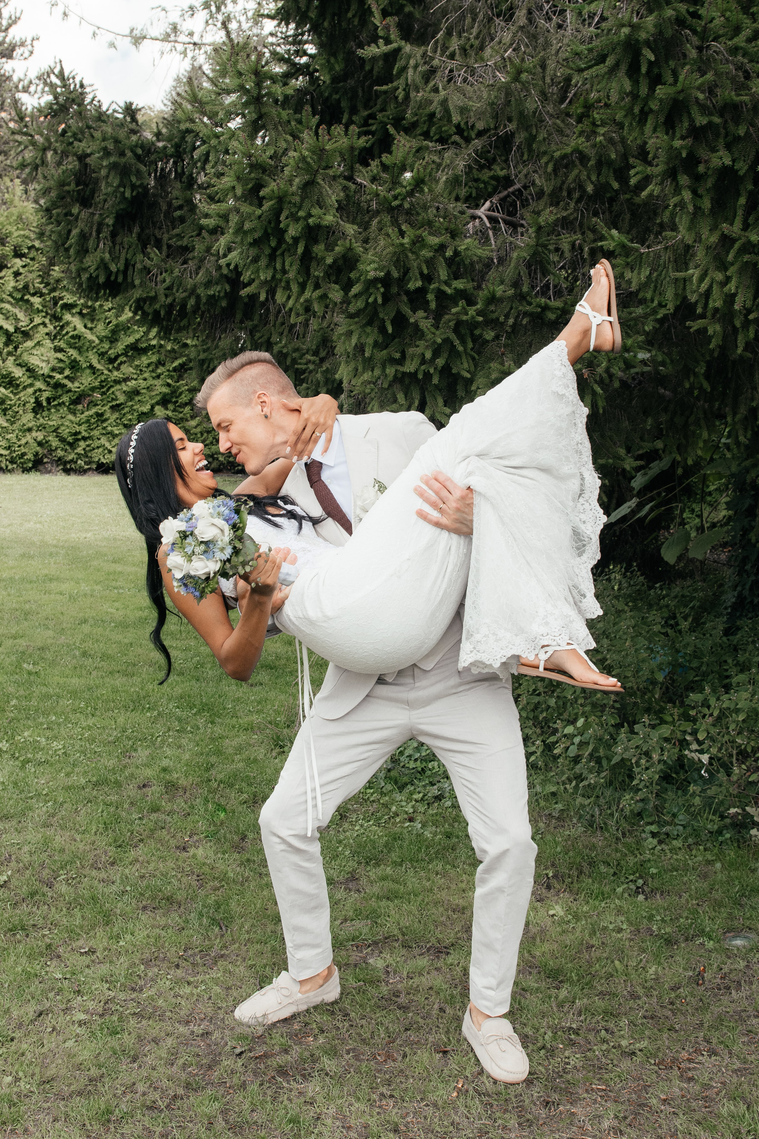 KAIANE & BENJAMIN Meilen, Switzerland. I am Elena Altendorfer. Wedding photographer in Zurich and Switzerland