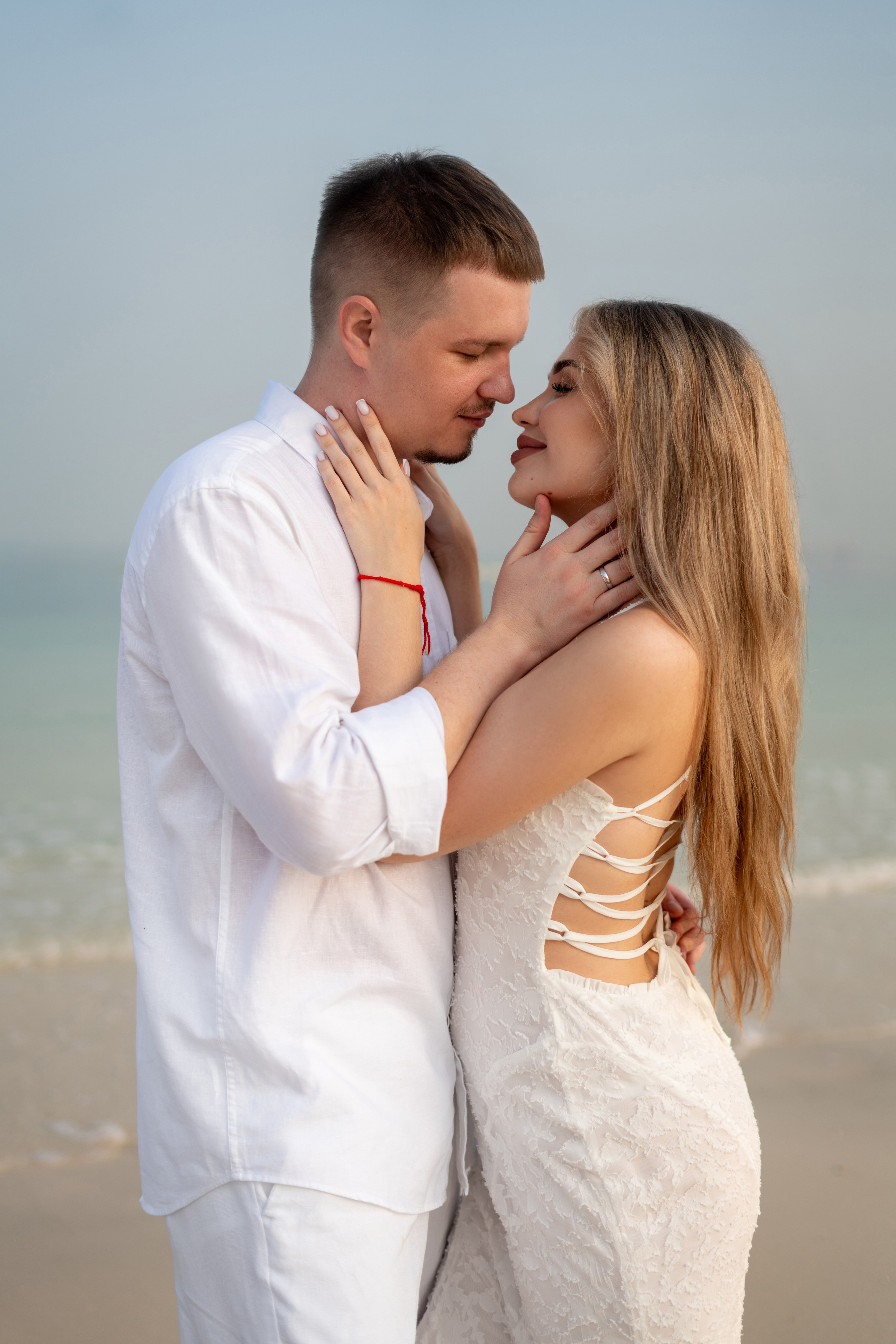 Sea breeze and kisses. Angela Iakovleva — Family Photographer in Dubai