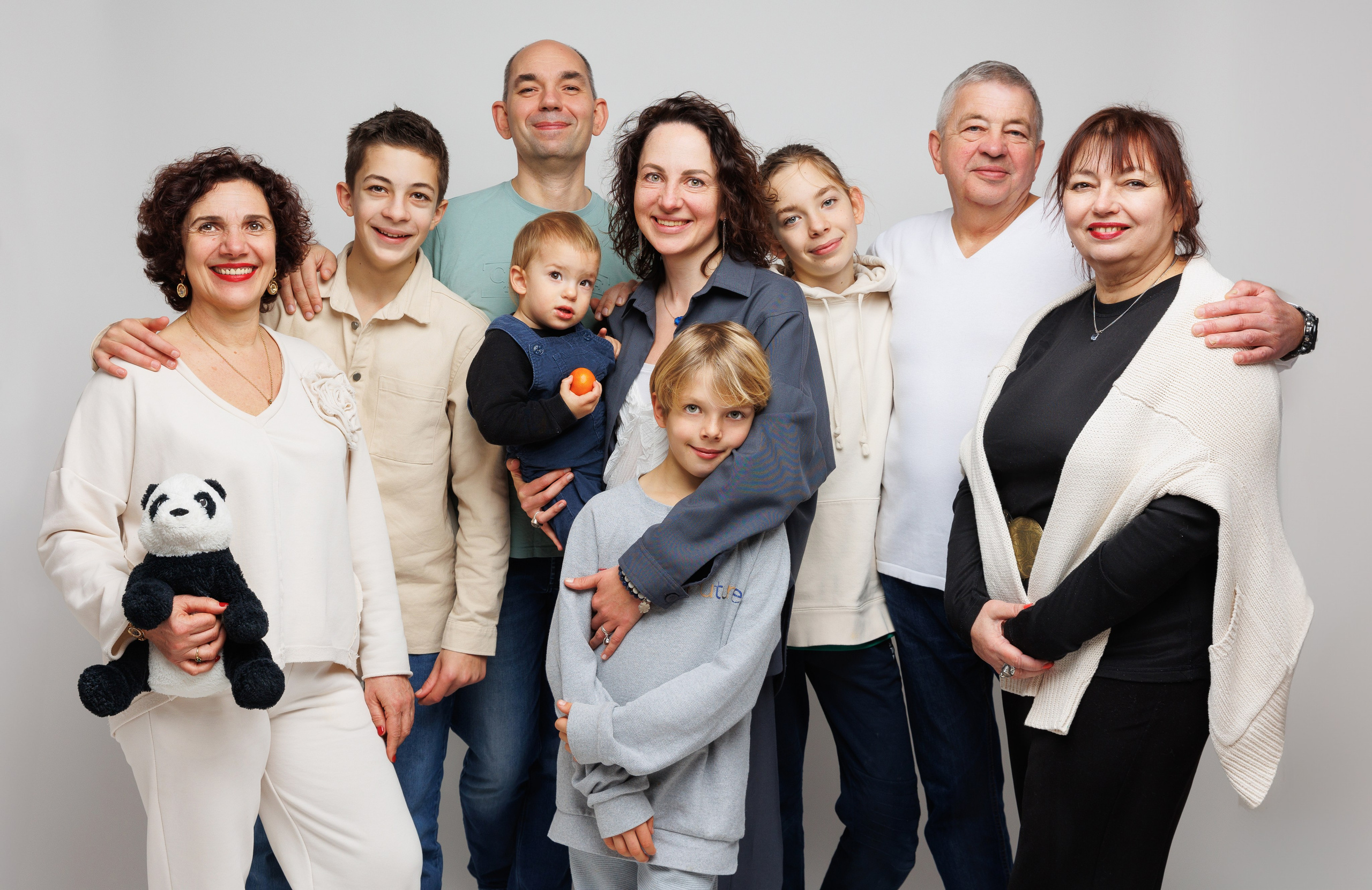 Большая семейная фотосессия в студии. Фотограф в Черногории Андрей Свитайло