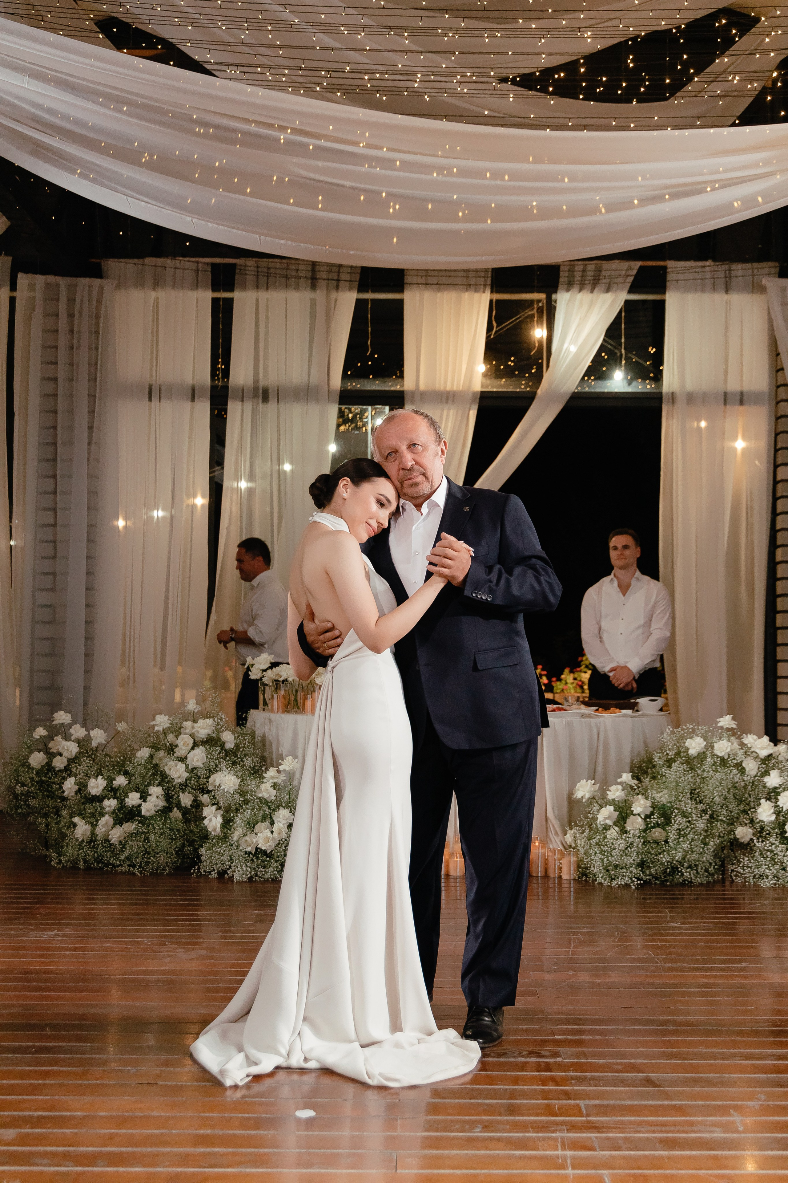 Thomas & Suyumbika. Главная