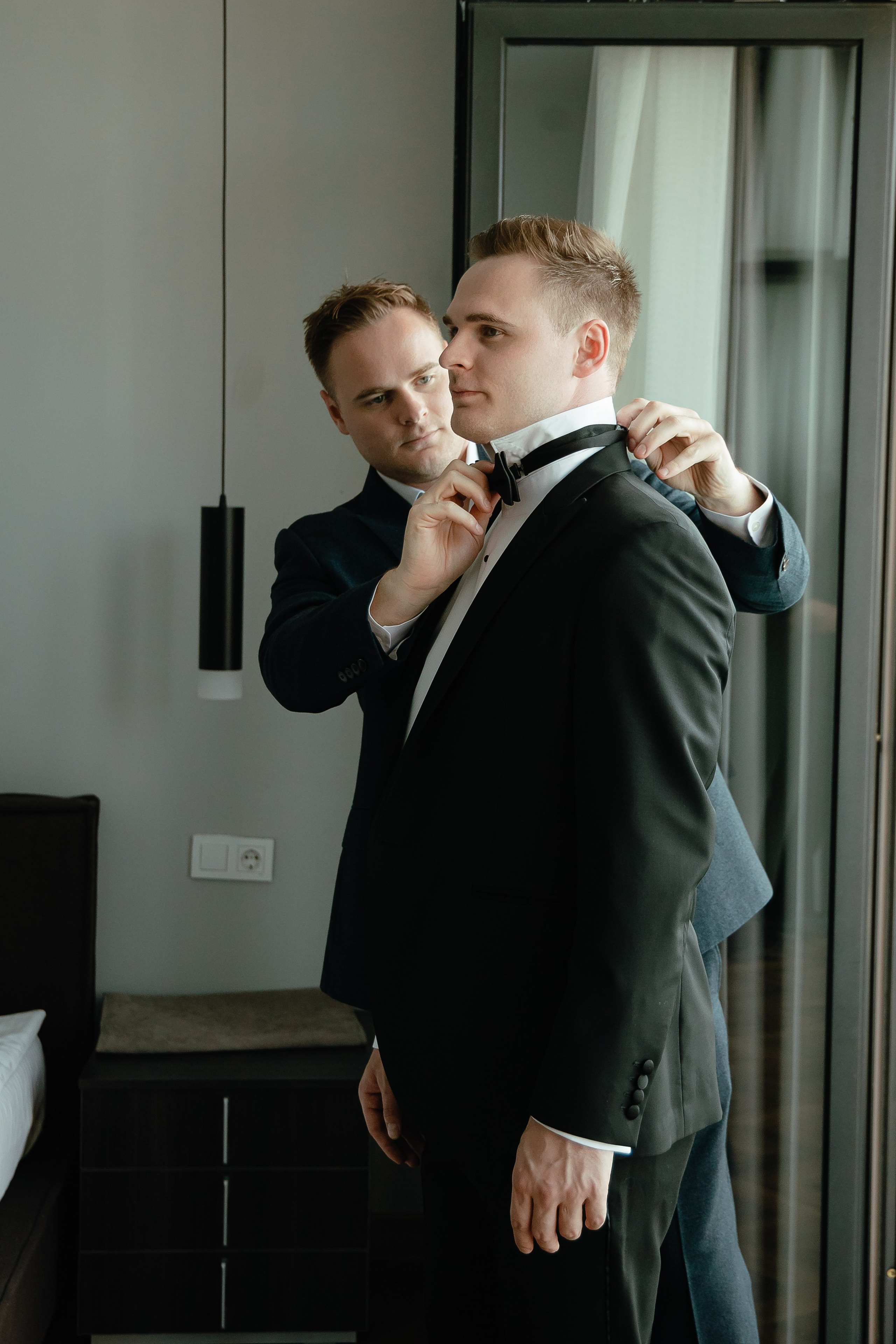 Thomas & Suyumbika. Главная