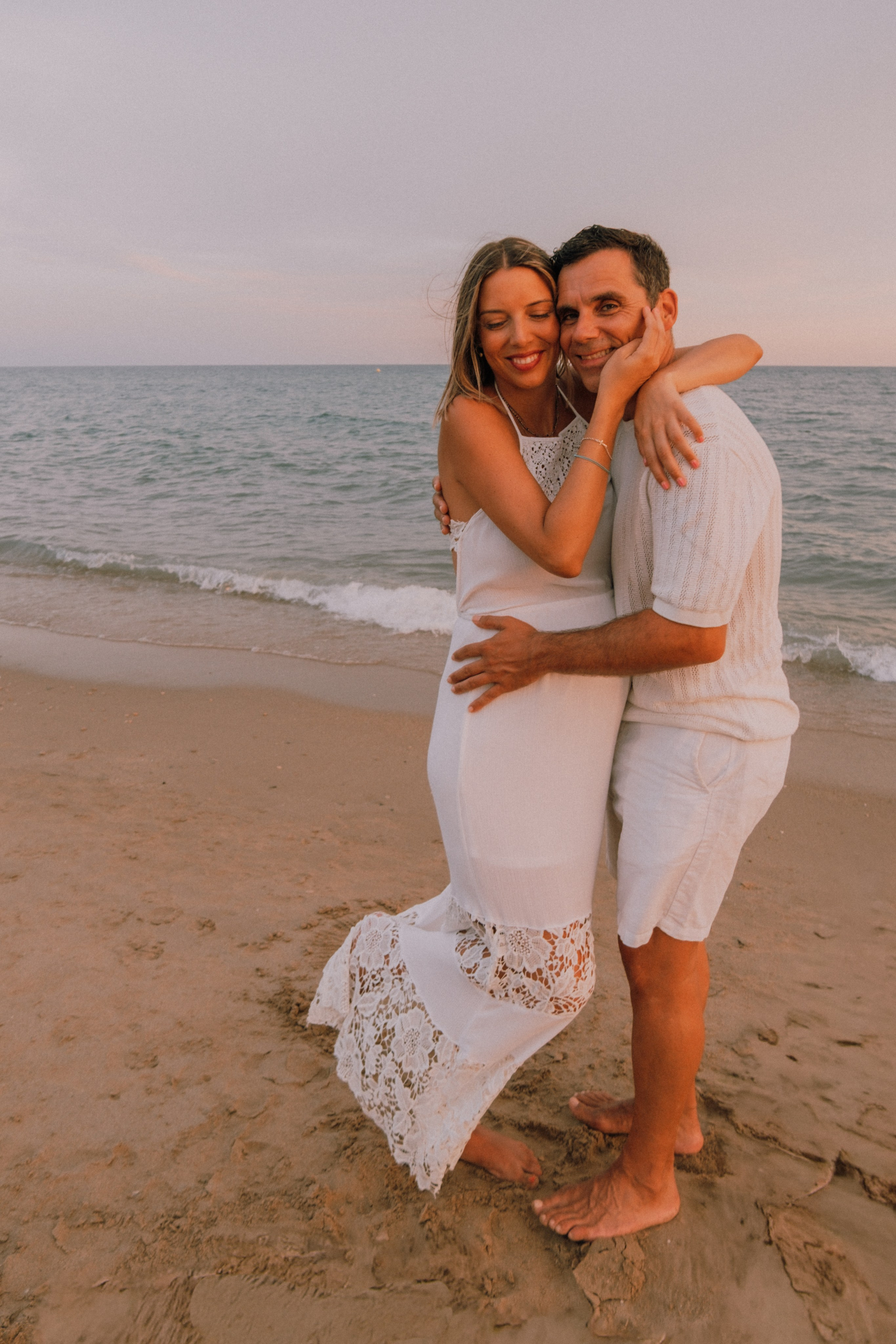 Sesión embarazo en la playa. Fotografía profesional en Calafell - Elena Medvedeva