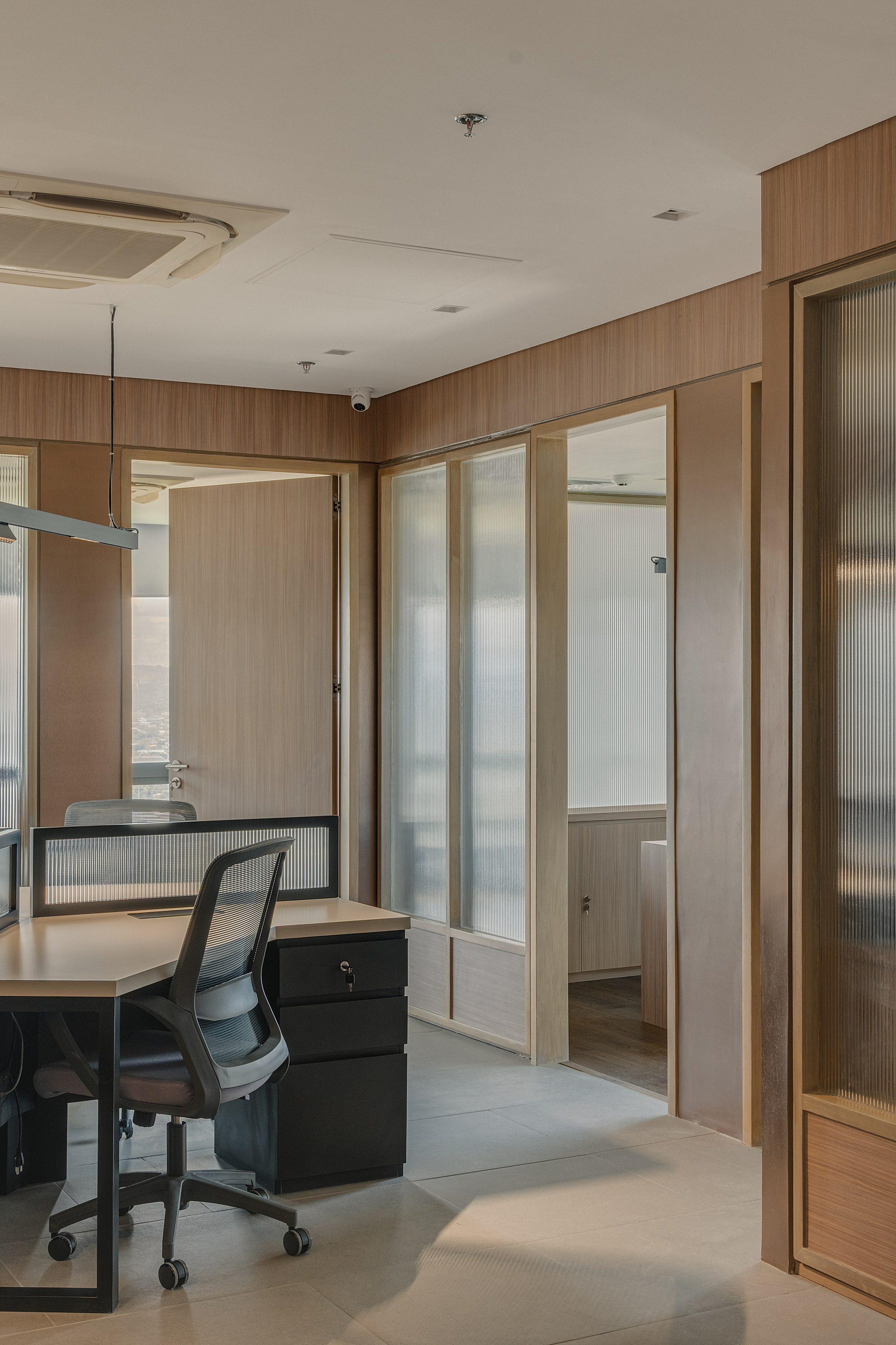 Office // Glaston Tower. Interior & Architectural Photographer Philippines | Argen Carlo Camaclang