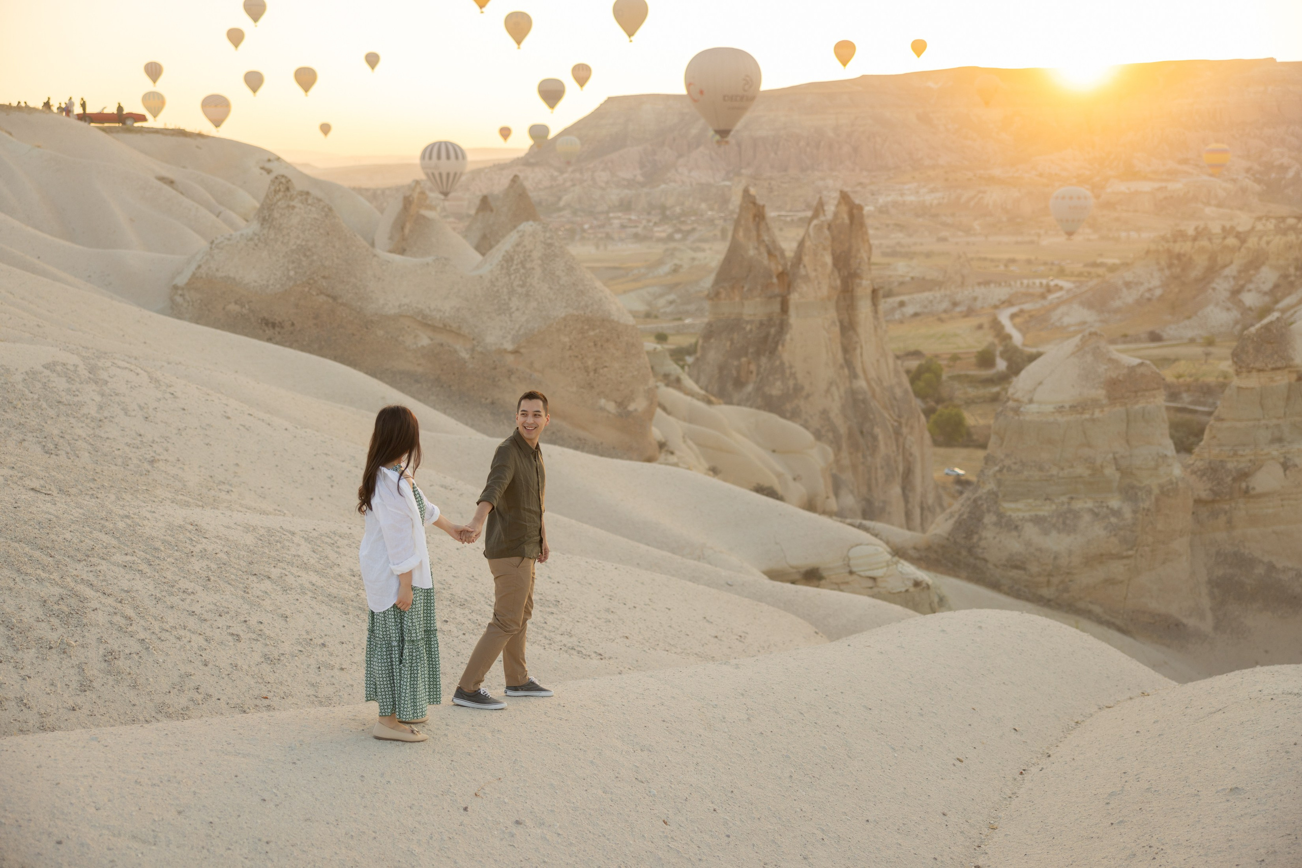 Romantic Love Story Photoshoot with Hot Air Balloons in Cappadocia. Julia Ganch I Fashion Wedding Photography I Cappadocia Turkey