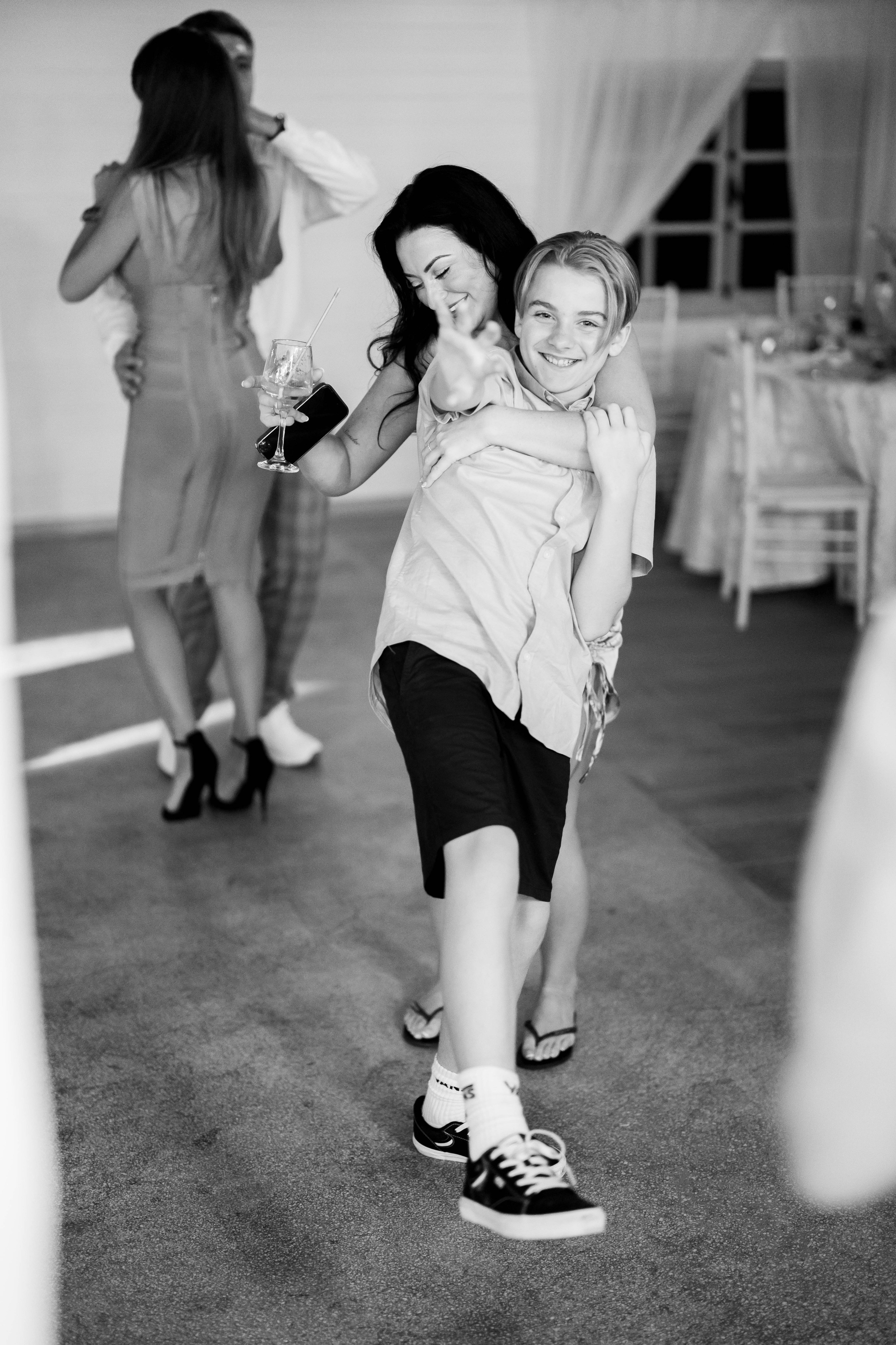 PARTY. Gabriel Florea — Fotograf nuntă București