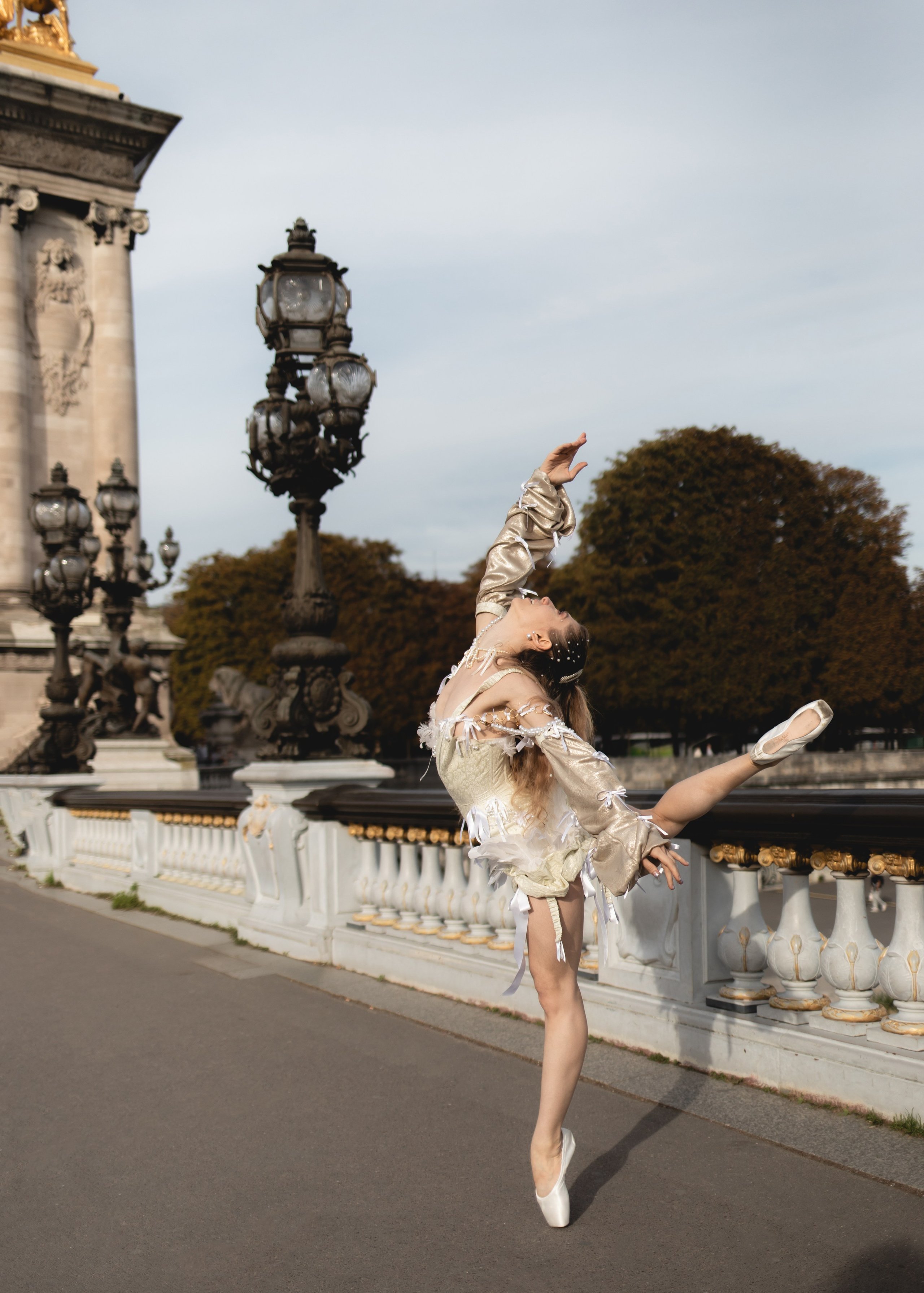 Ballerina in Paris. Professional wedding photographer in Copenhagen, Denmark — Julia Byron