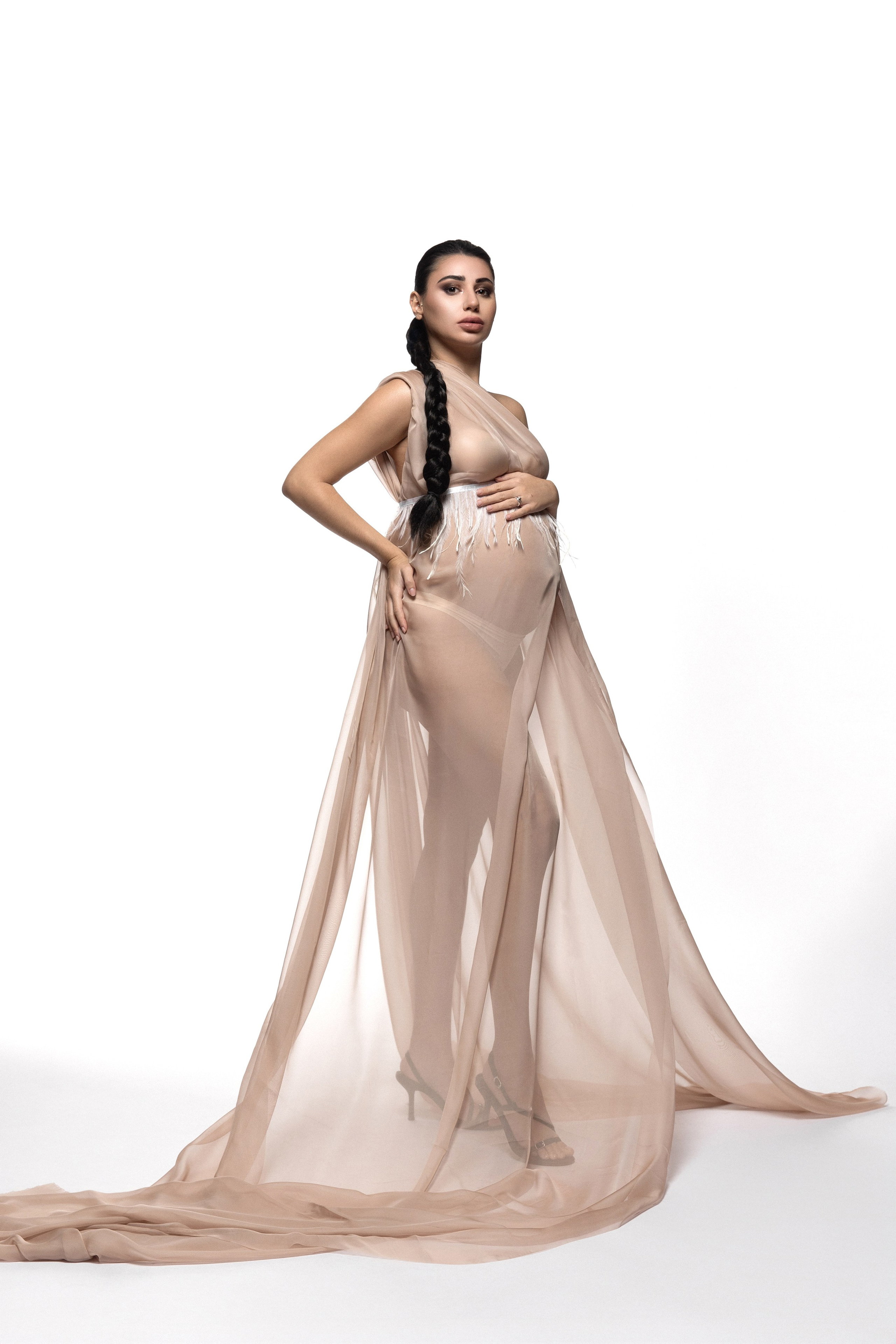 Fashion maternity beauty styling by Italian makeup artist