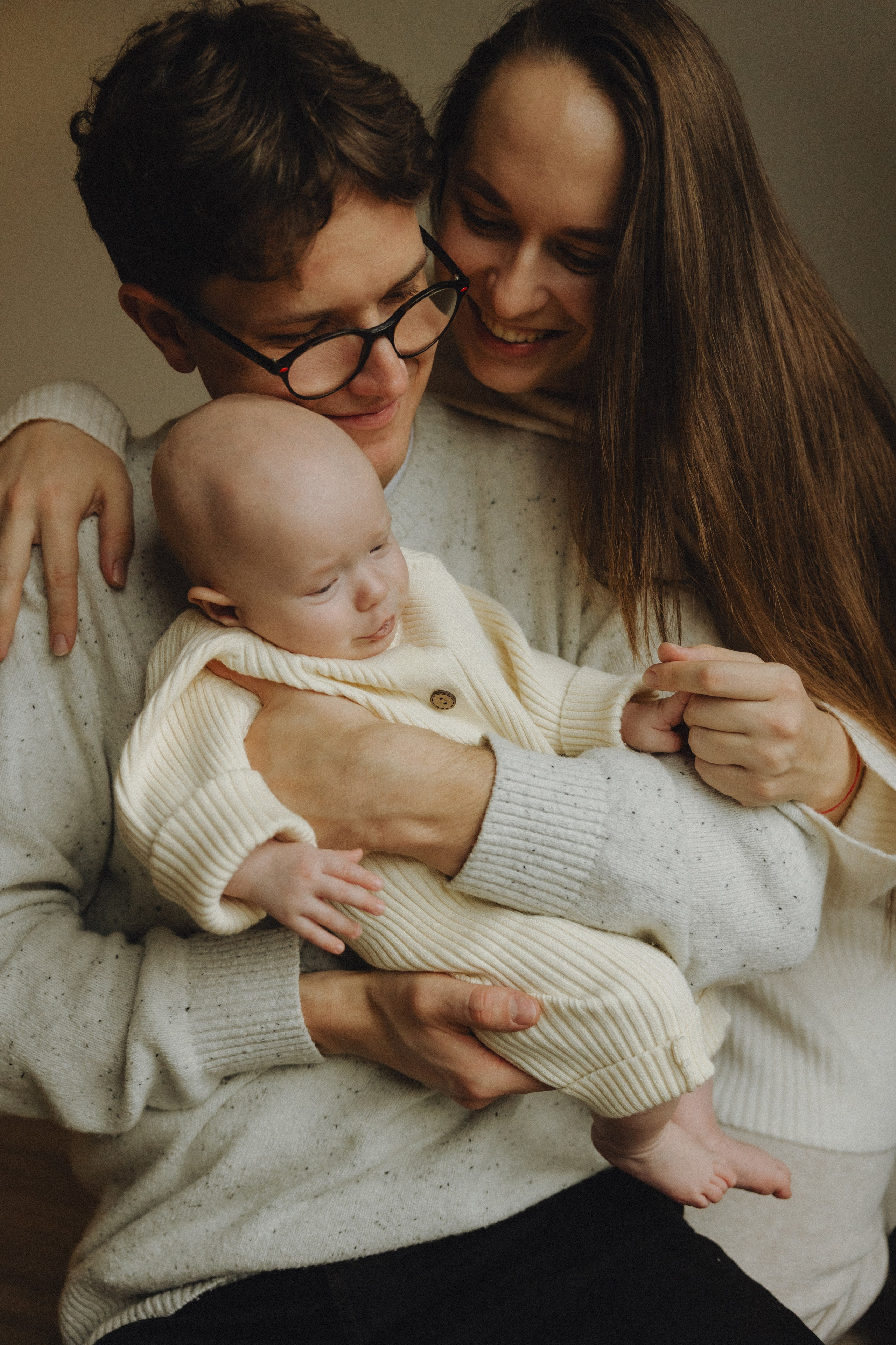 Naujagimio fotosesija namuose | 2025. Vestuvių ir šeimų fotografė Lena Bondarenko / belove photo