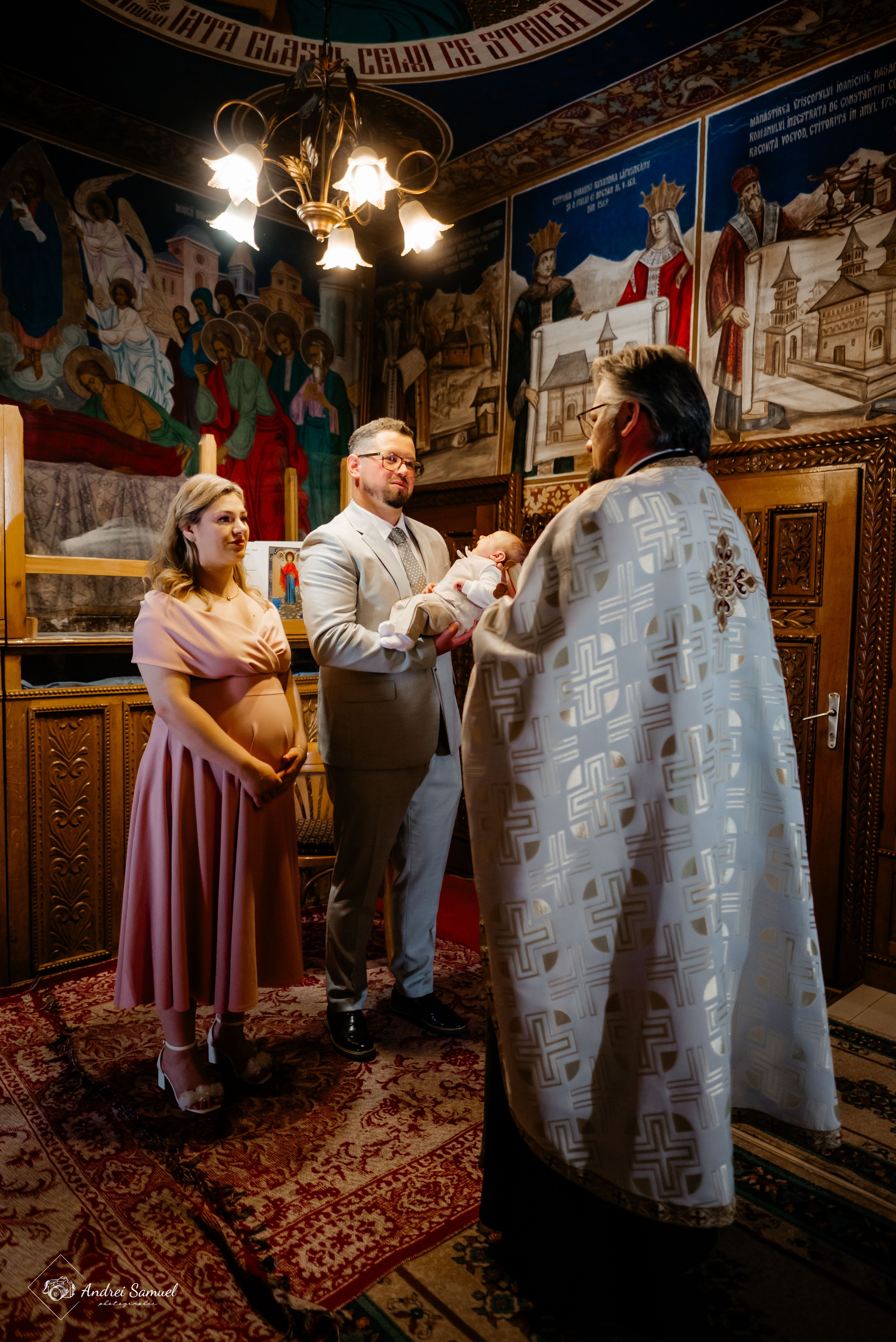 Luca Mihai. Andrei Samuel – Fotograf București | Evenimente, Studio, Imobiliare, Produs