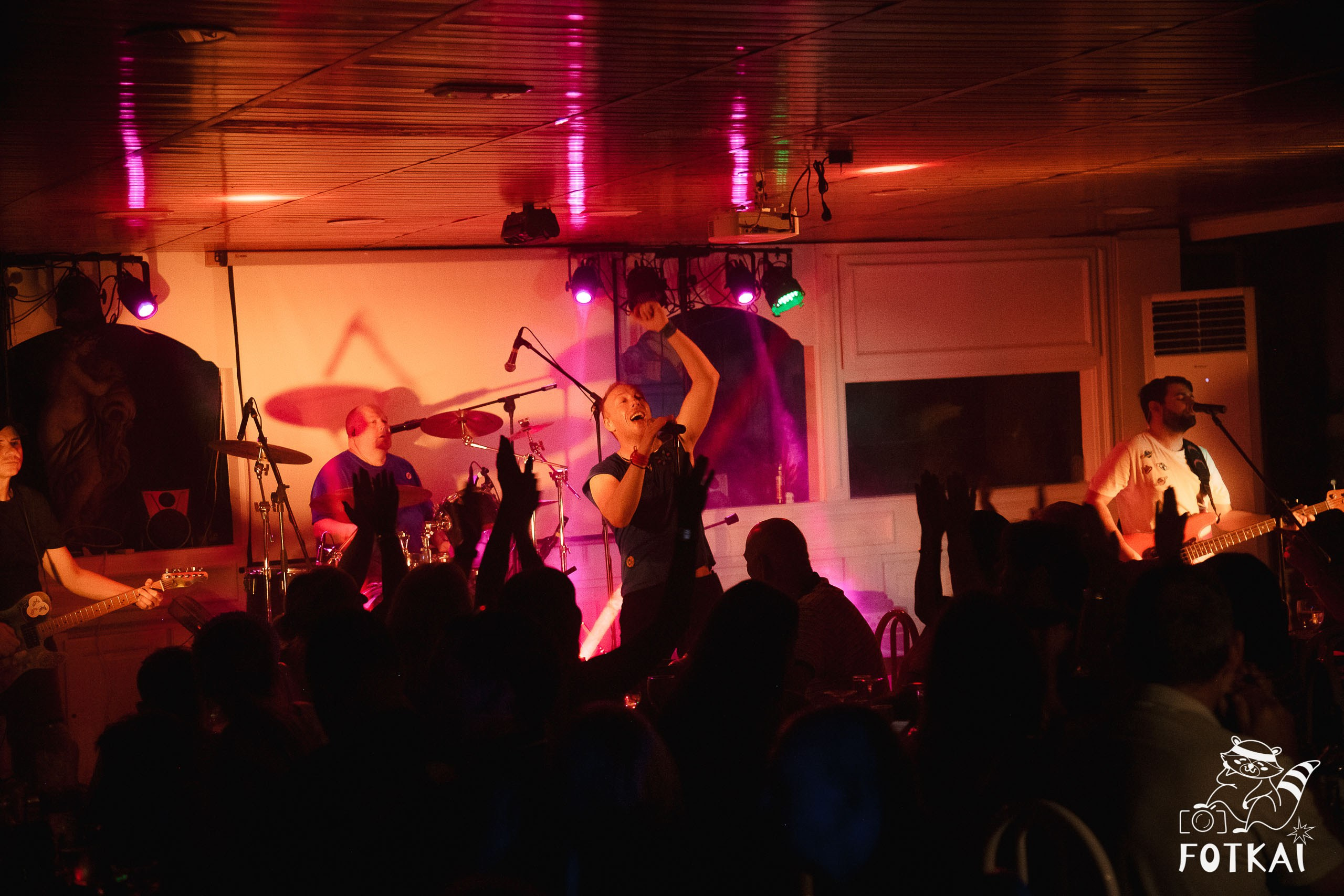 Ultimate Coldplay en Restaurante Los Cucalos: Reportaje fotográfico 17.09.25 | FOTKAI