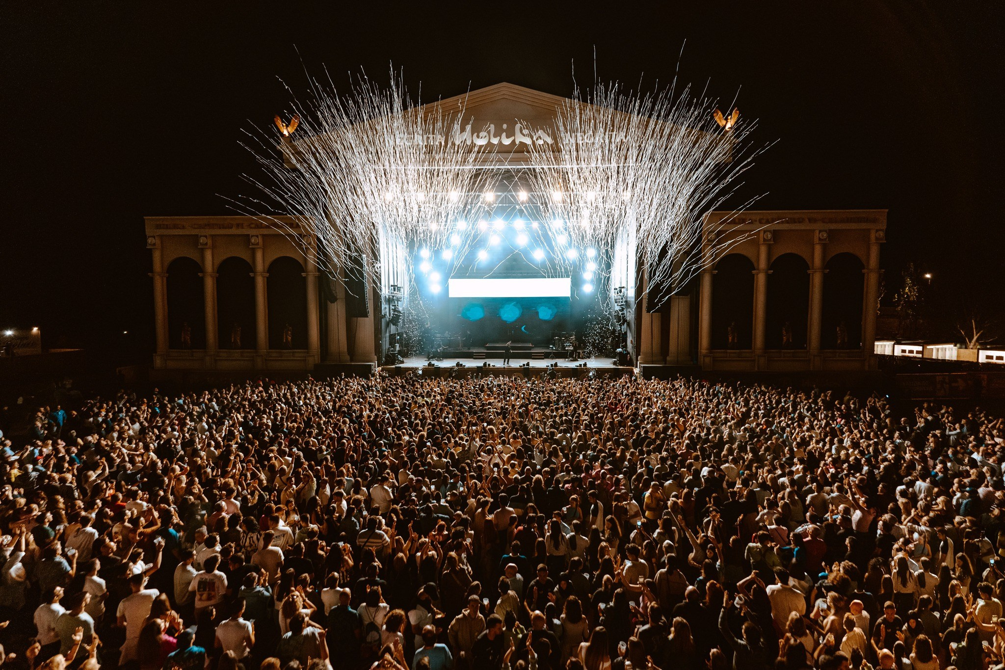 Holika Festival 2026 en España — el mayor festival EDM con Afrojack, Armin van Buuren y Marshmello | FOTKAI