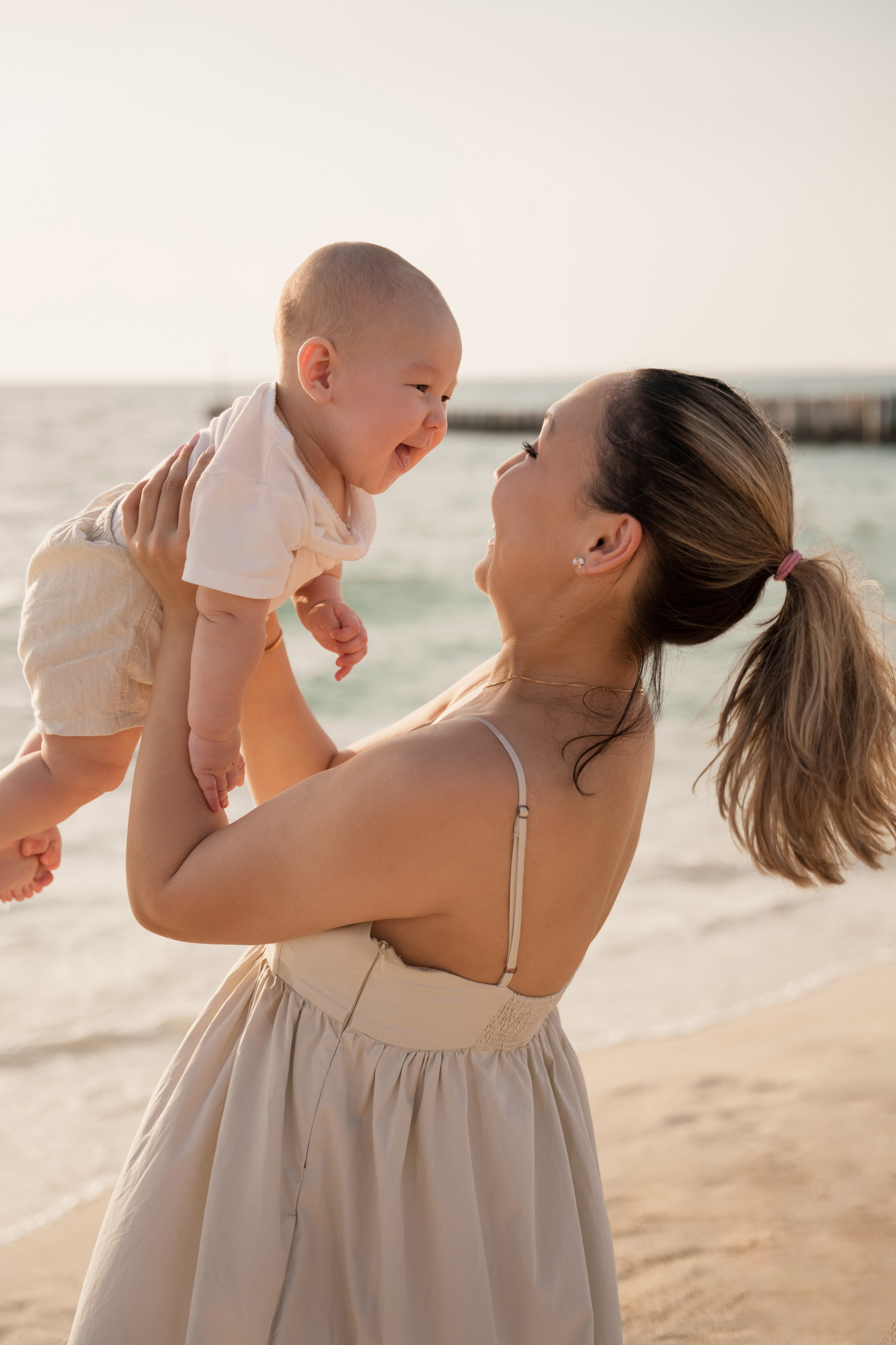 Waves and sun. Angela Iakovleva — Family Photographer in Dubai