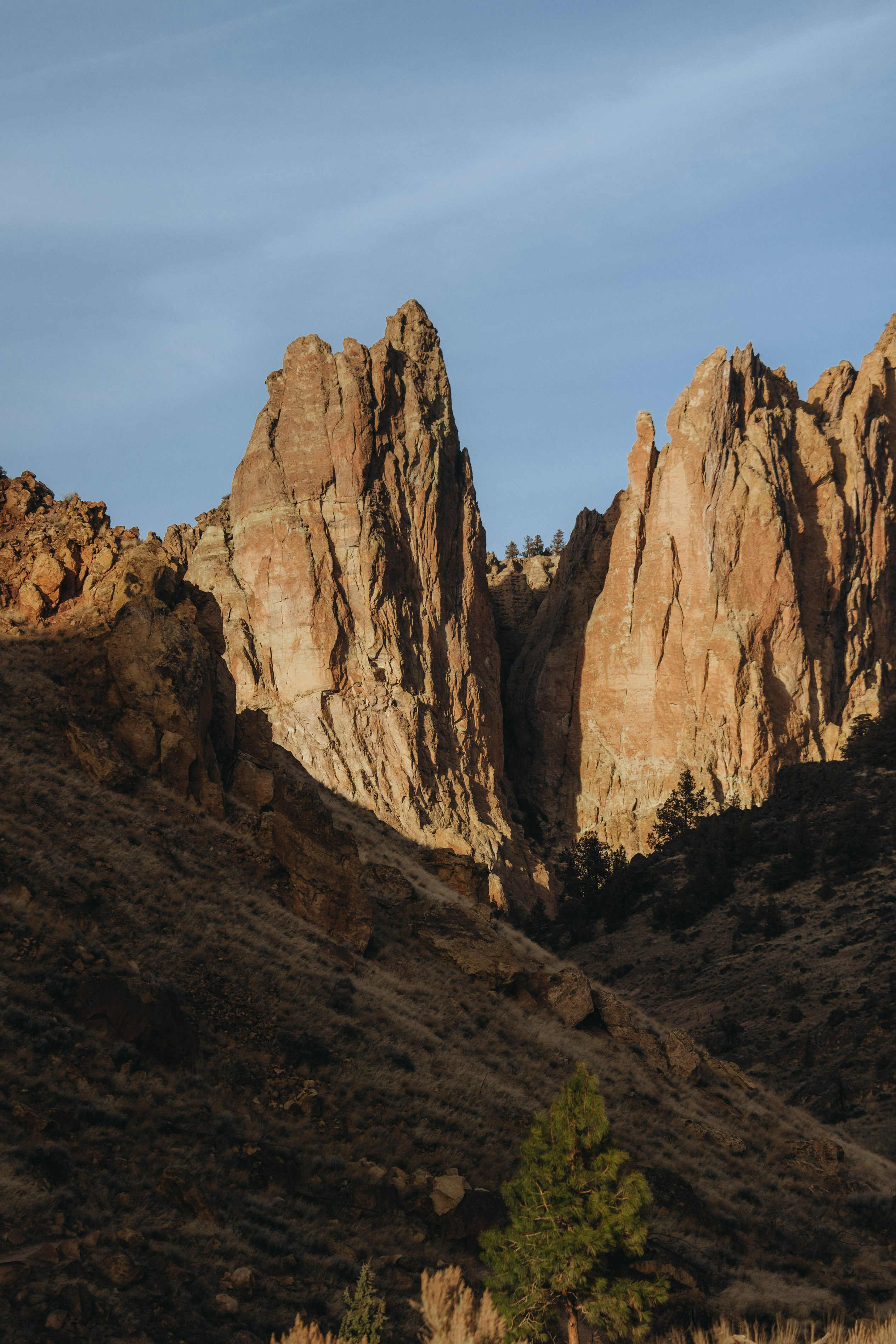 Shelby & Riley Engagement Session | Smith Rock State Park, Oregon. Portland & Seattle Wedding, Elopement & Engagement Photographer | Georgy Shishkin