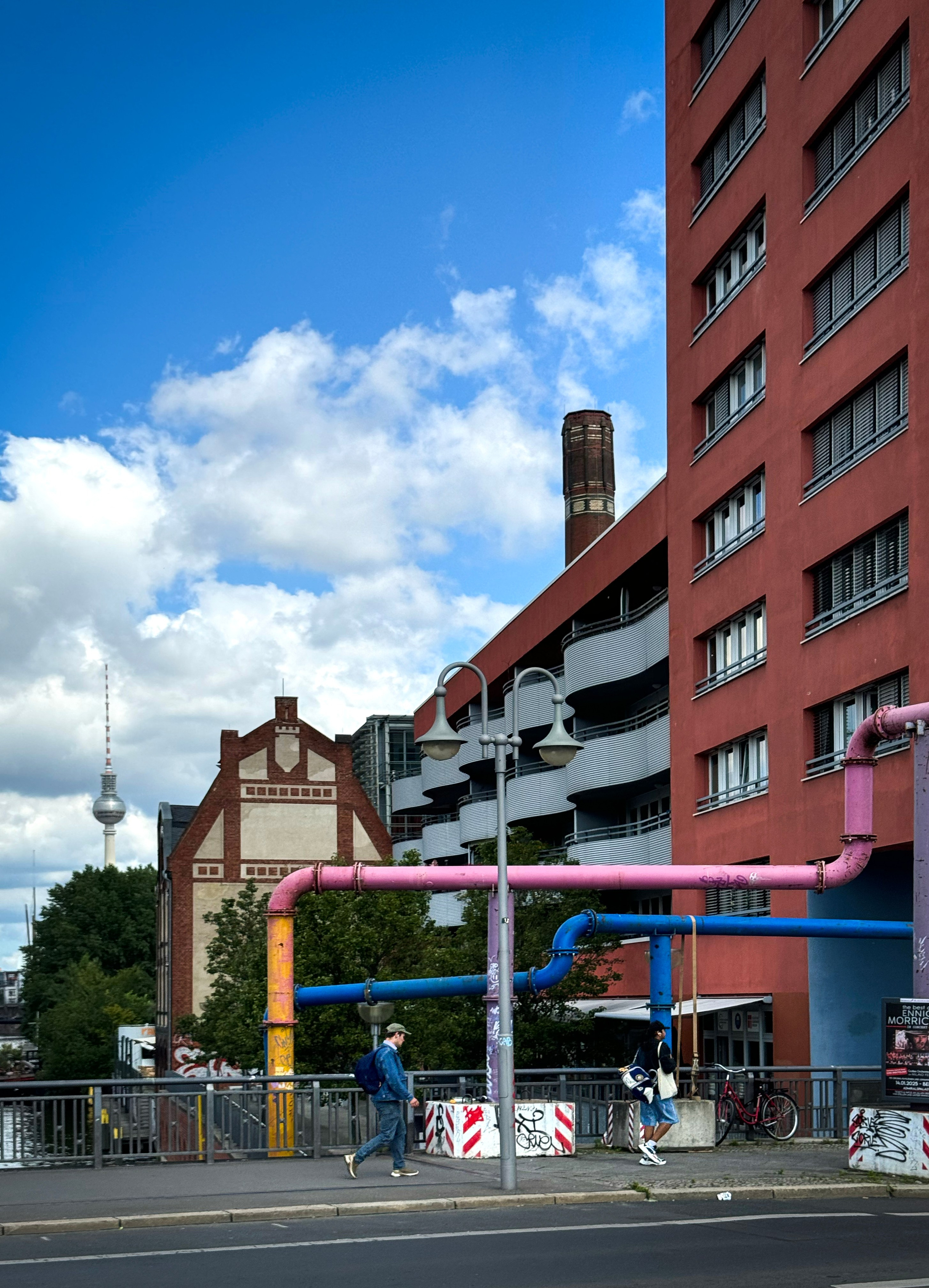 Berliner Mischung (in Farbe). BNW Around Photography