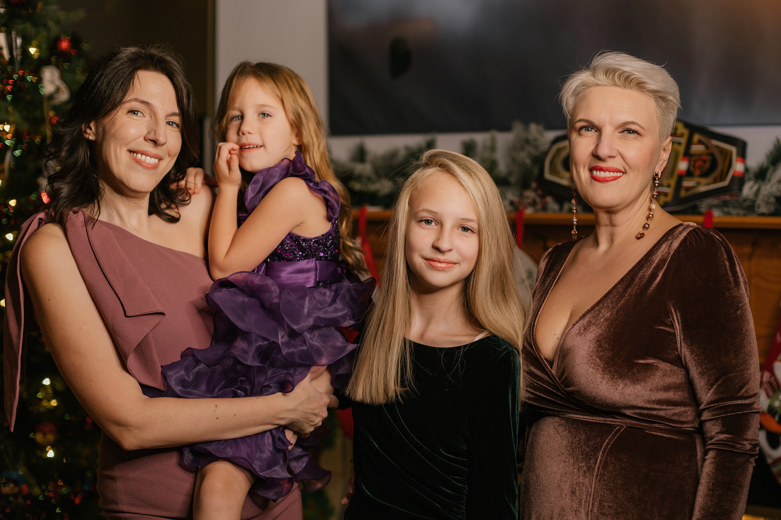 12.07.2025 Christmas Photoshoot. Wedding family event photographer in Chicago Nick Yushevich