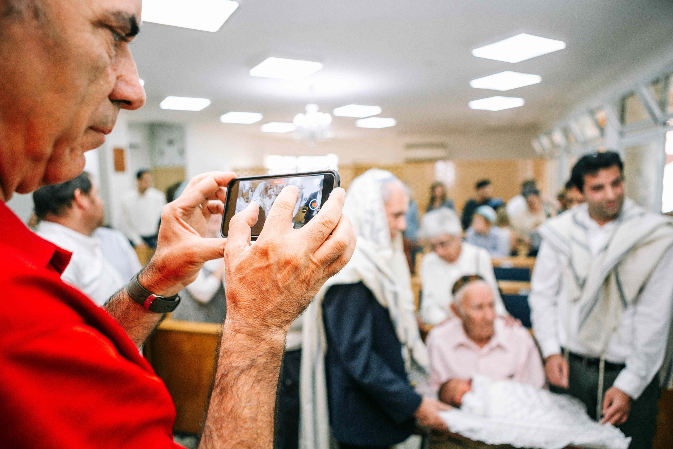 BRITH MILA IN THE SMALL SYNAGOGUE. PHOTOGRAPHER IN ISRAEL