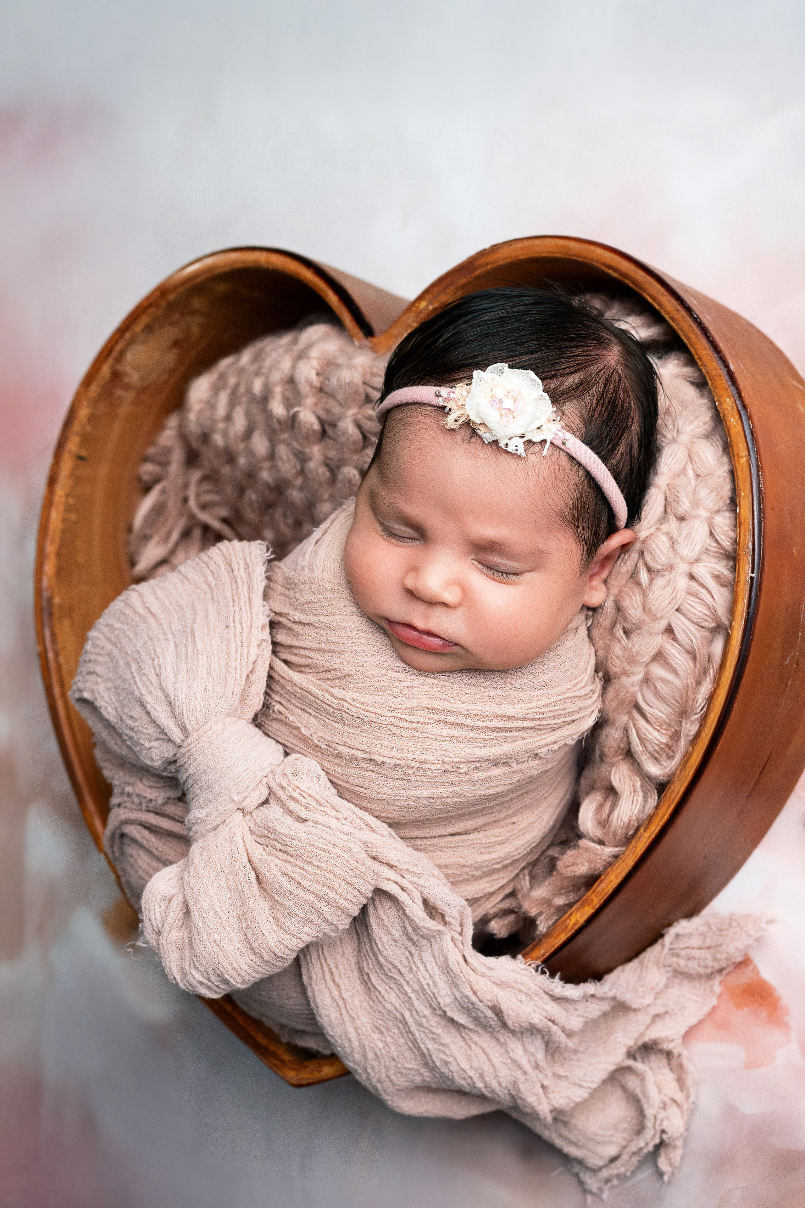 Newborn Classic. Mary Newborn Photo