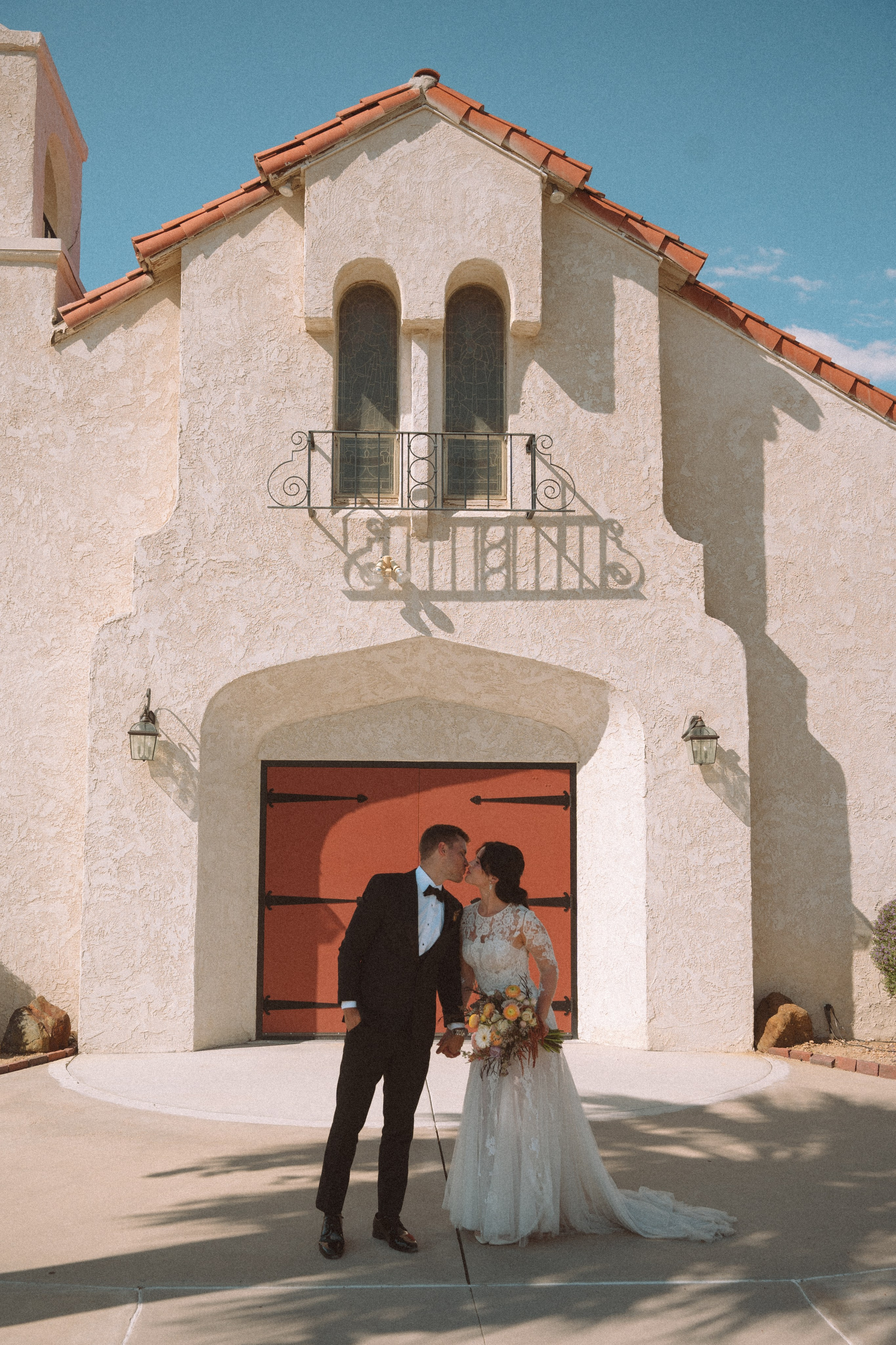 Joshua Tree wedding. Joshua tree elopement. Wedding for 2. Wedding photographer Joshua Tree. Elopement photographer in Joshua Tree. Couples photographer in Joshua Tree. Elopement in Joshua Tree