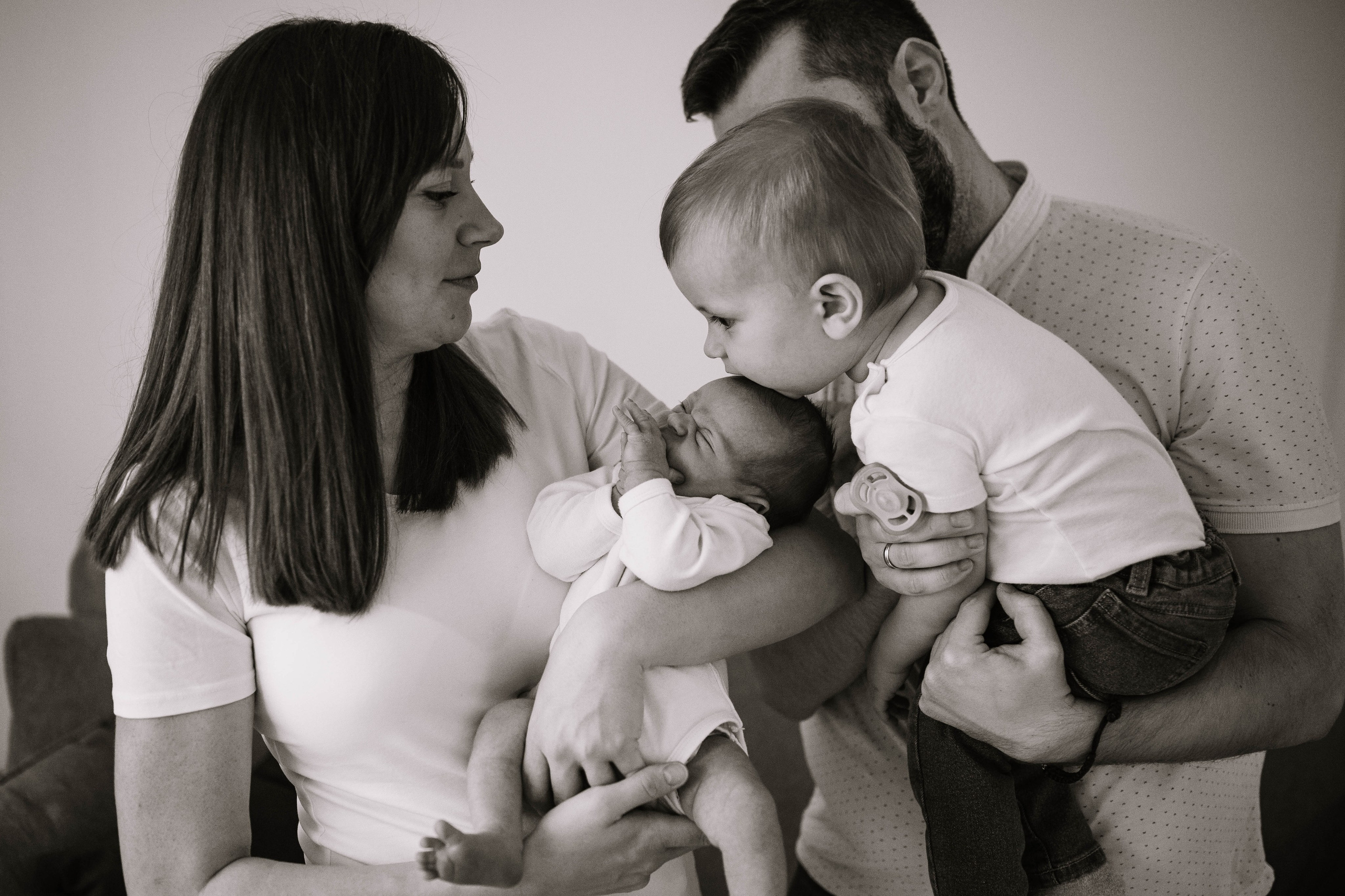 Iva - fotografisanje bebe kod kuće. Dečiji i porodični fotograf