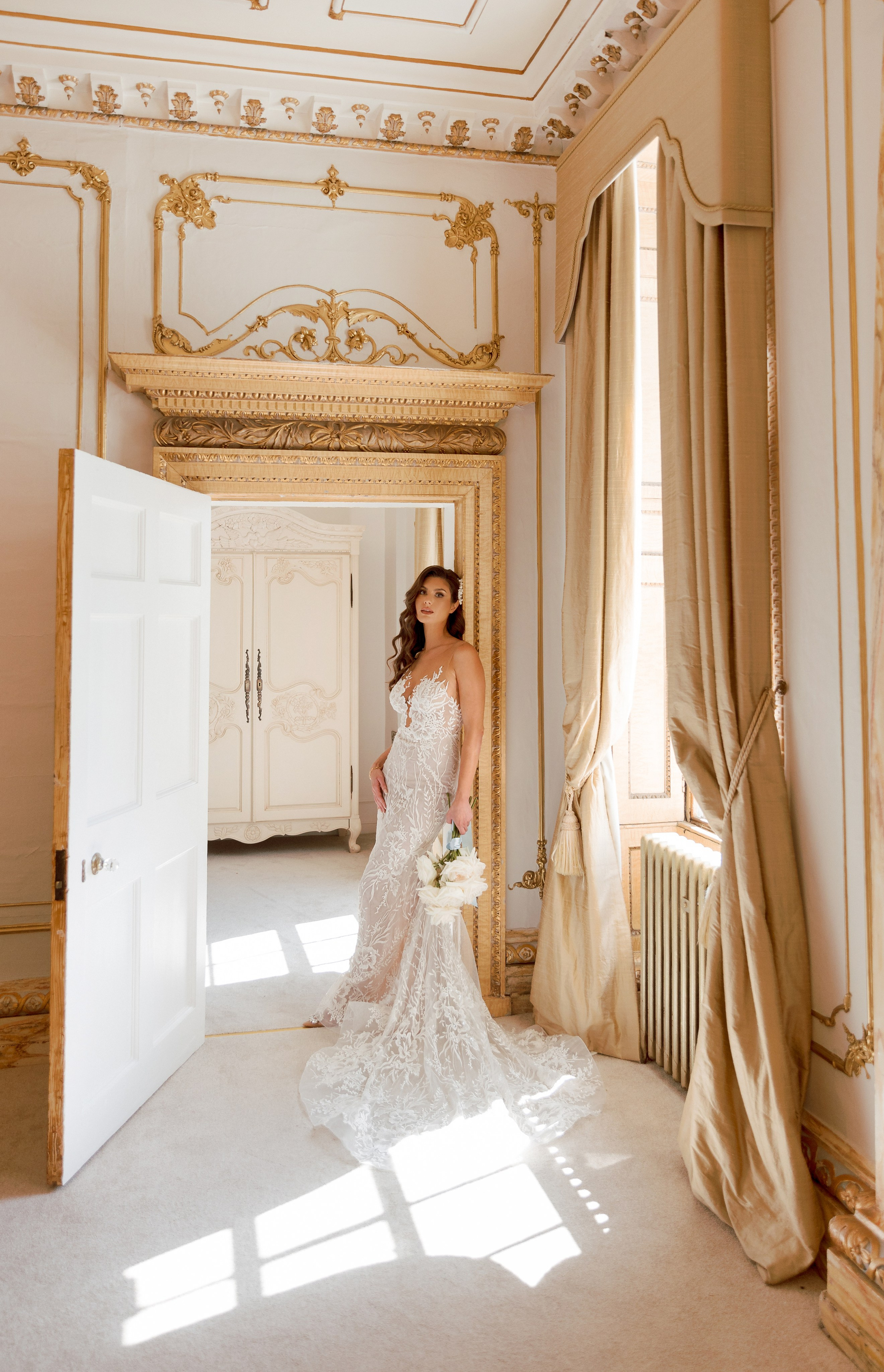 Regal Romance | Editorial Photoshoot at Gosfield Hall, London Estat. YES I DO PRODUCTION — Wedding photography&videography