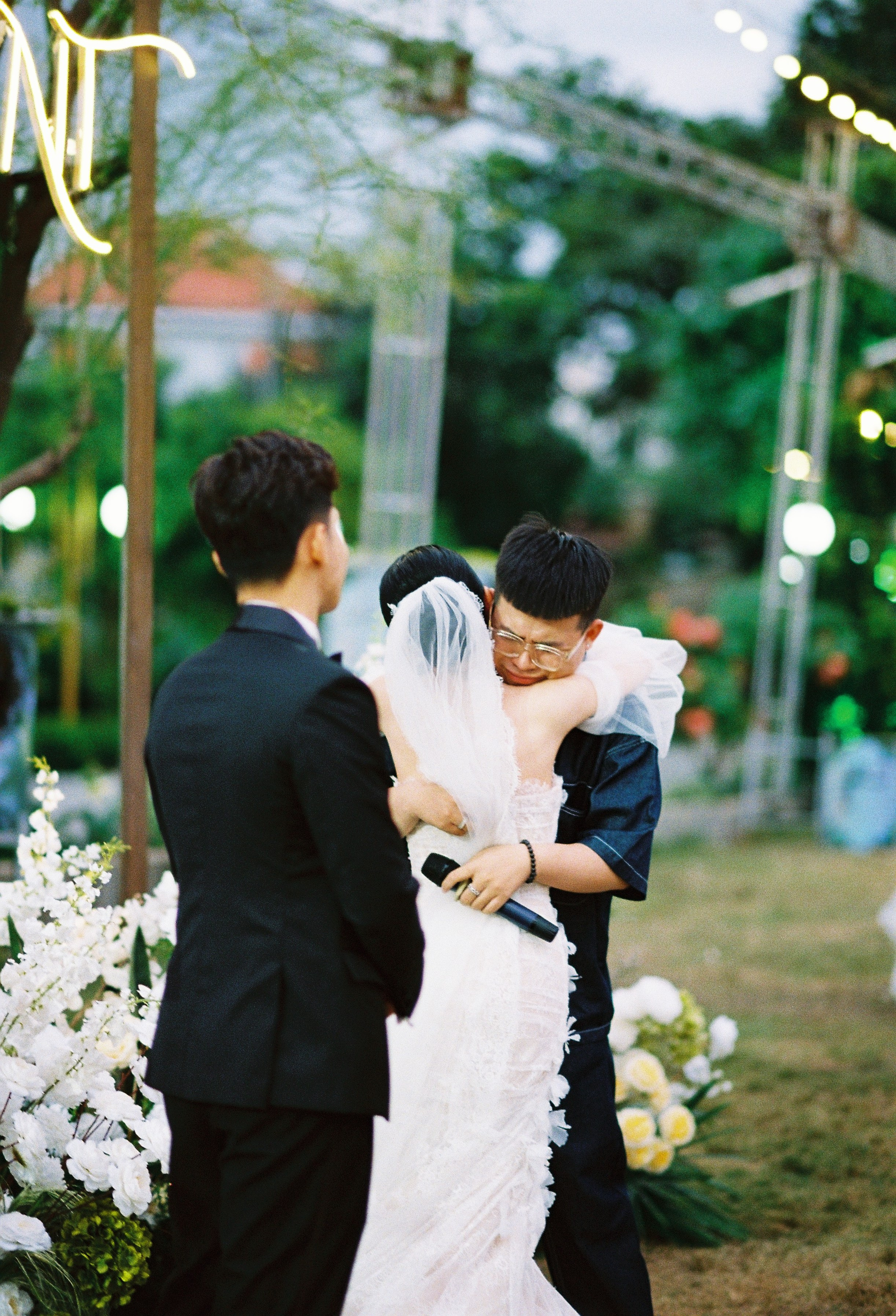 Nghĩa & Thảo. Cam Images