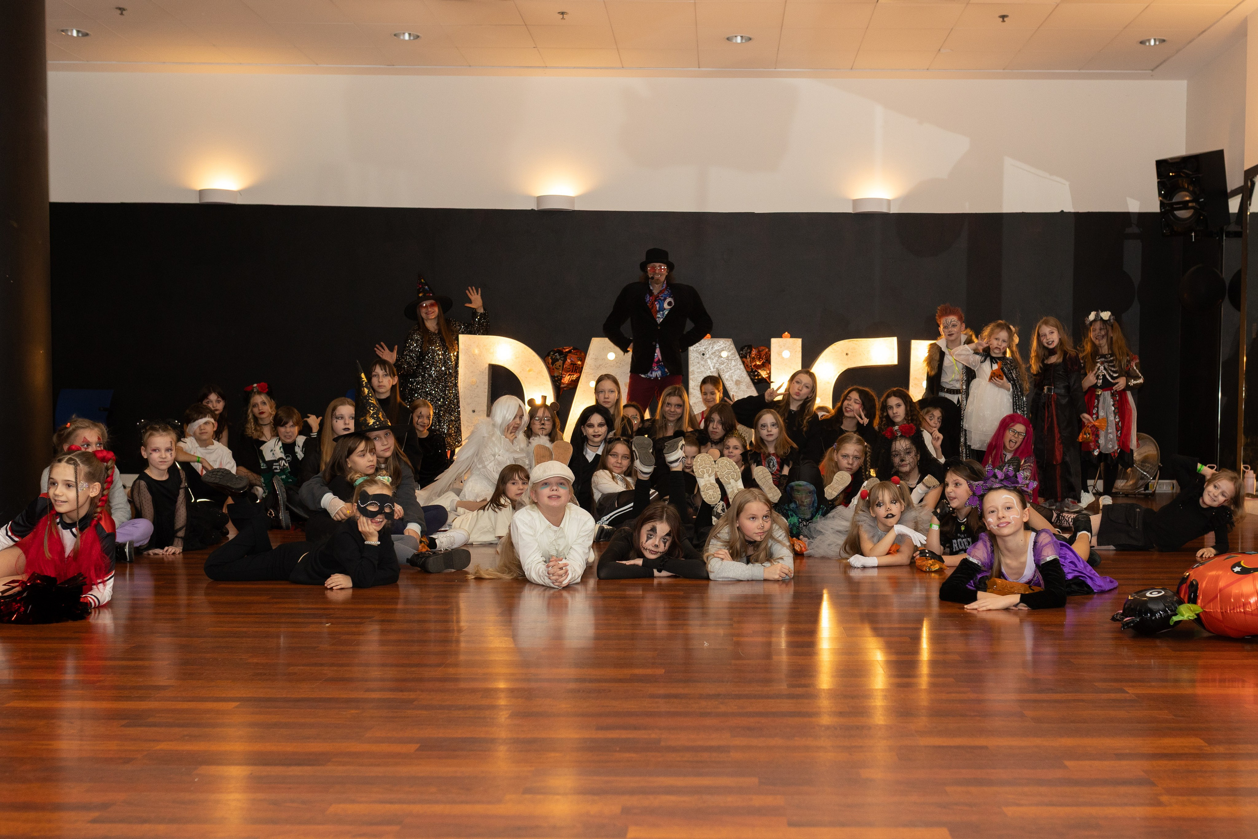 Leo dance studio Helloween 2025. Семейный и детский фотограф в Варшаве Мила Бобровская