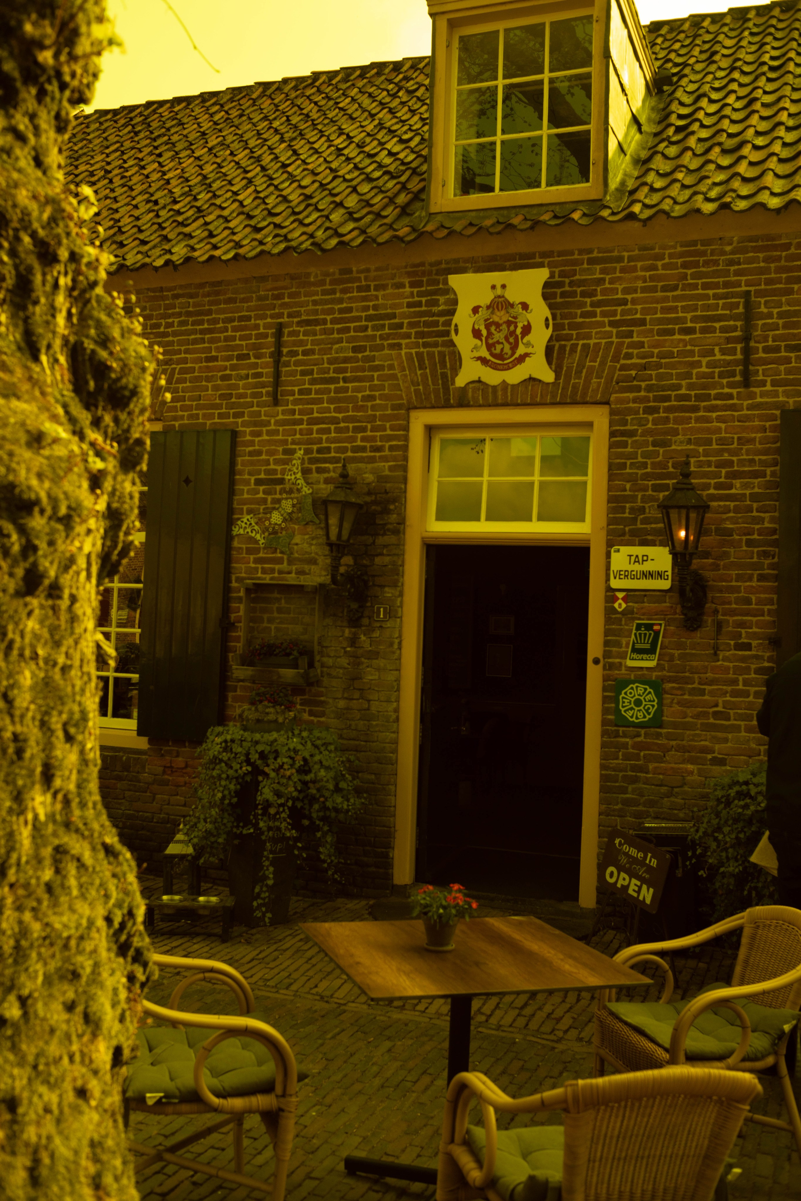 Het Wapen van Bronkhorst Cafe Restraurant. Lero Photographer and a set designer|individual custom portrait and advertising photography in Zutphen