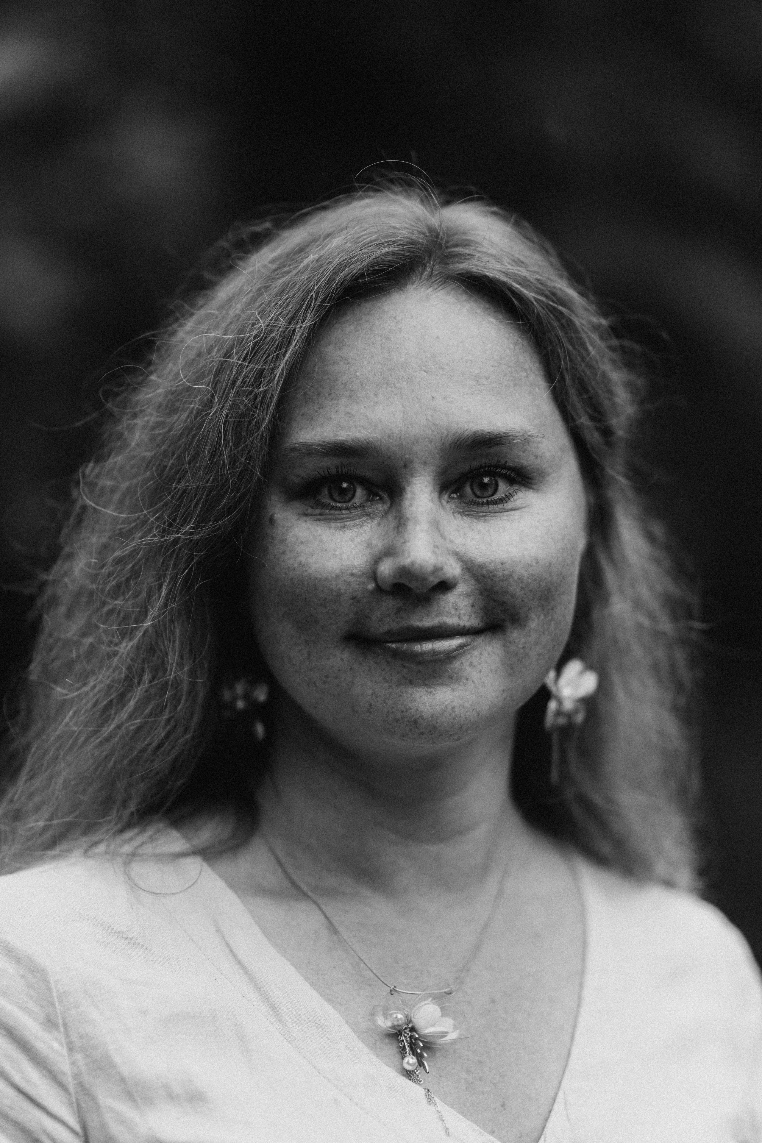 Kaivopuisto. Wedding and potrait photographer in Helsinki Vickan O