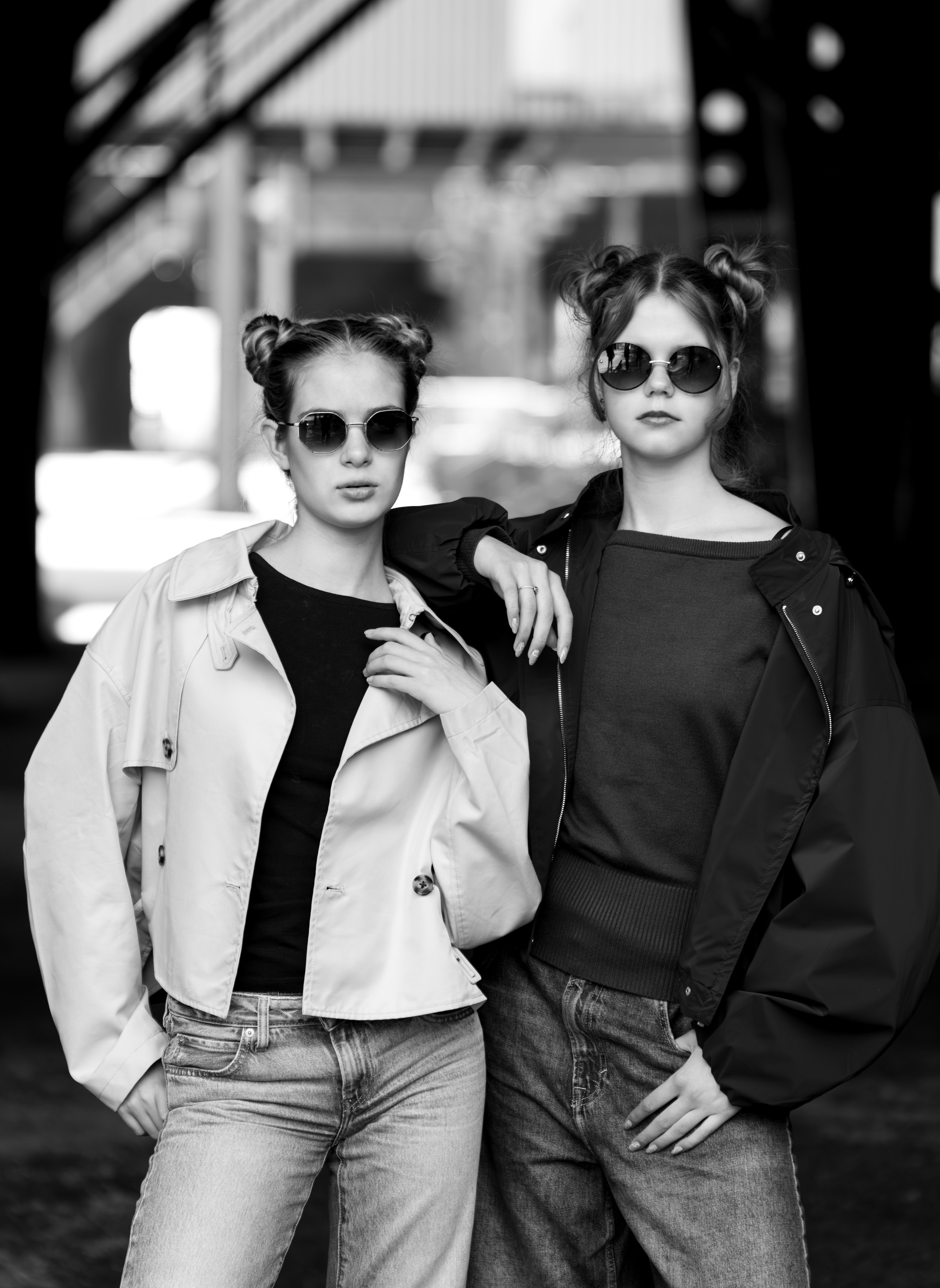 Timeless B&W street photography idea. Aesthetic look: woman in a structured oversized coat, silk scarf and dark sunglasses walking through misty city streets. High-contrast fashion inspiration with a cinematic "Vogue" vibe.
