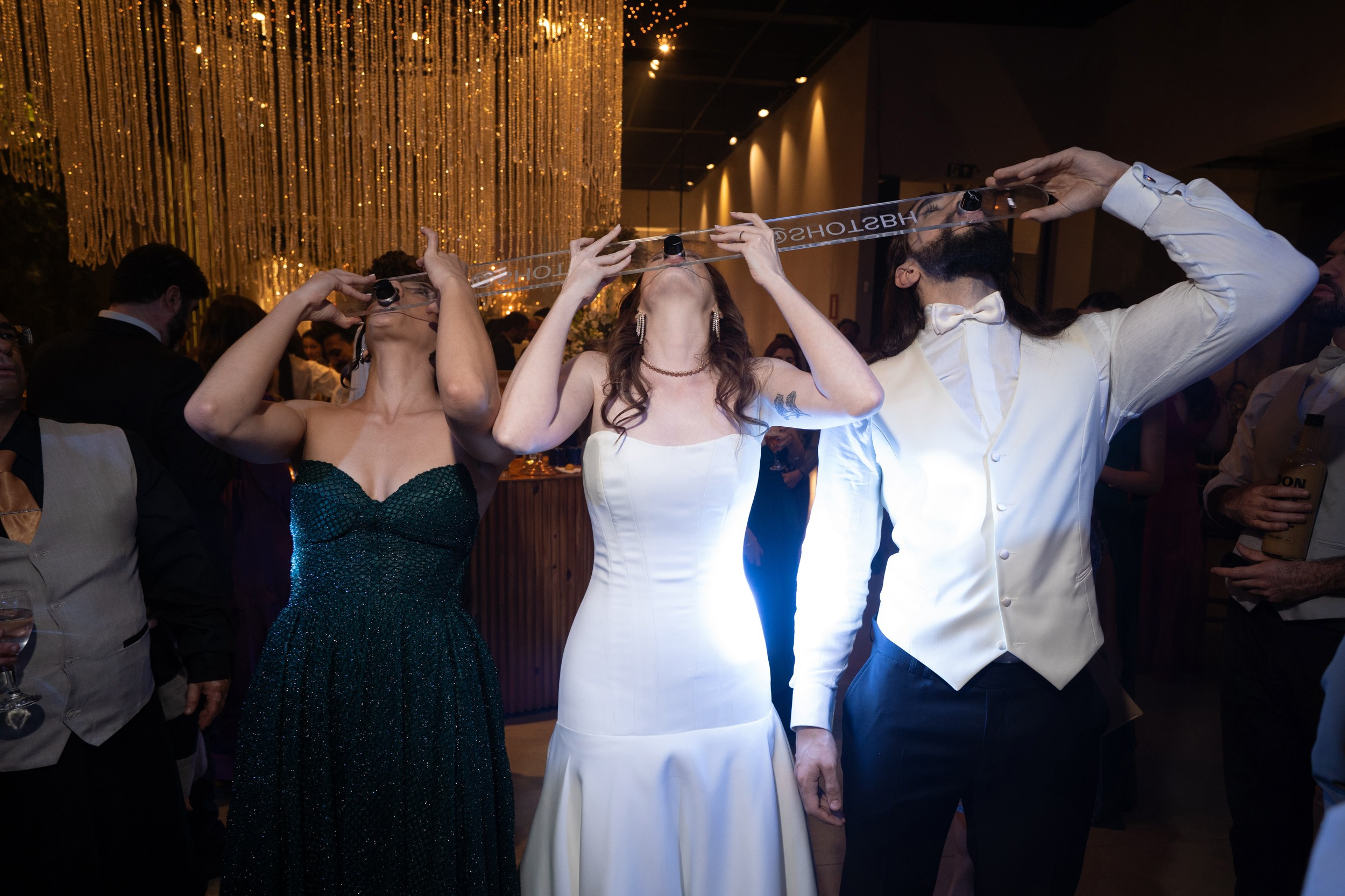Casamento elegante de Ana e Igor em BH, registrado por Edu e Josi no LIAC Pampulha com abordagem documental e emocional.